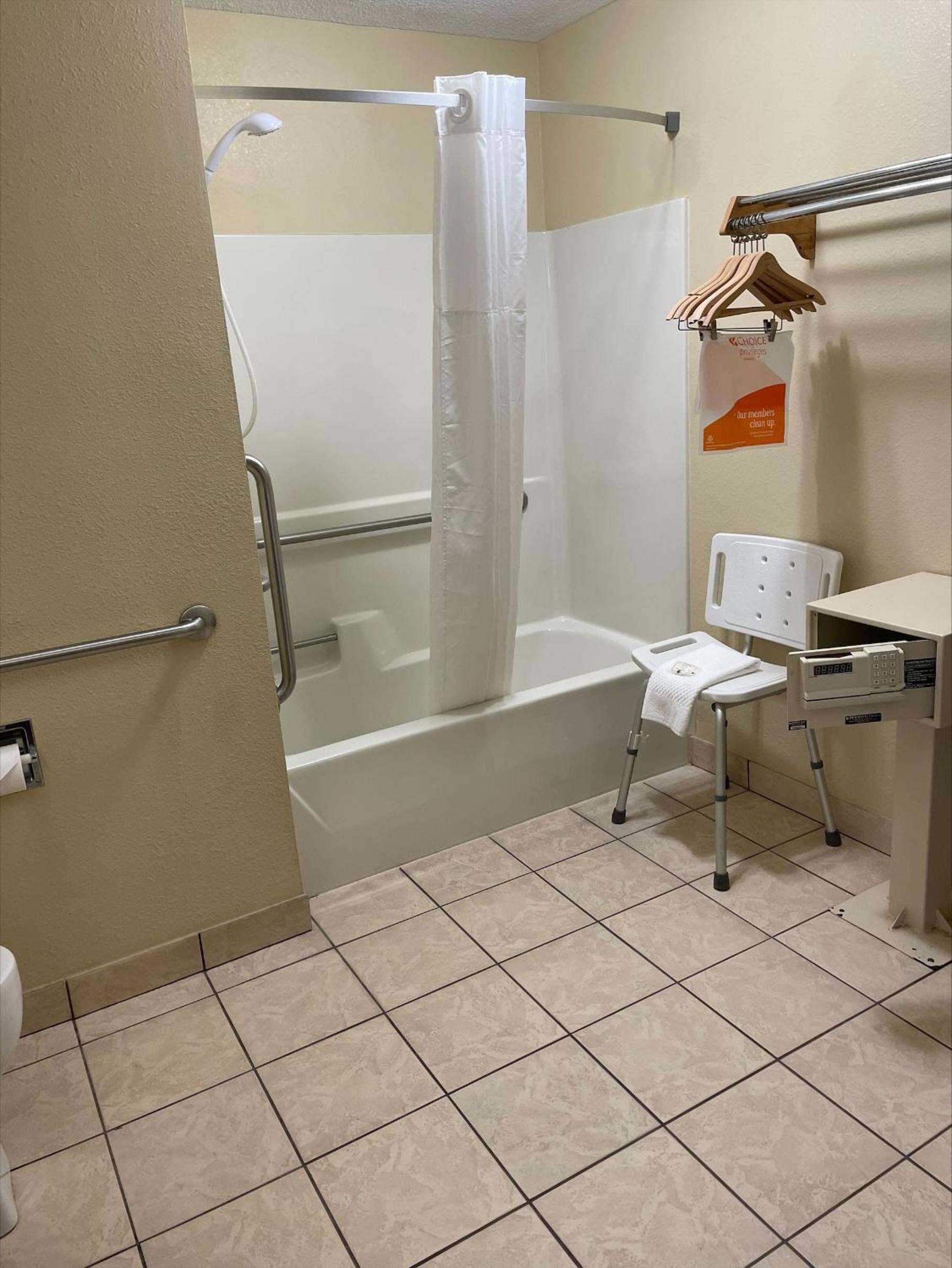King Room - Accessible/Non-Smoking - Photo 7