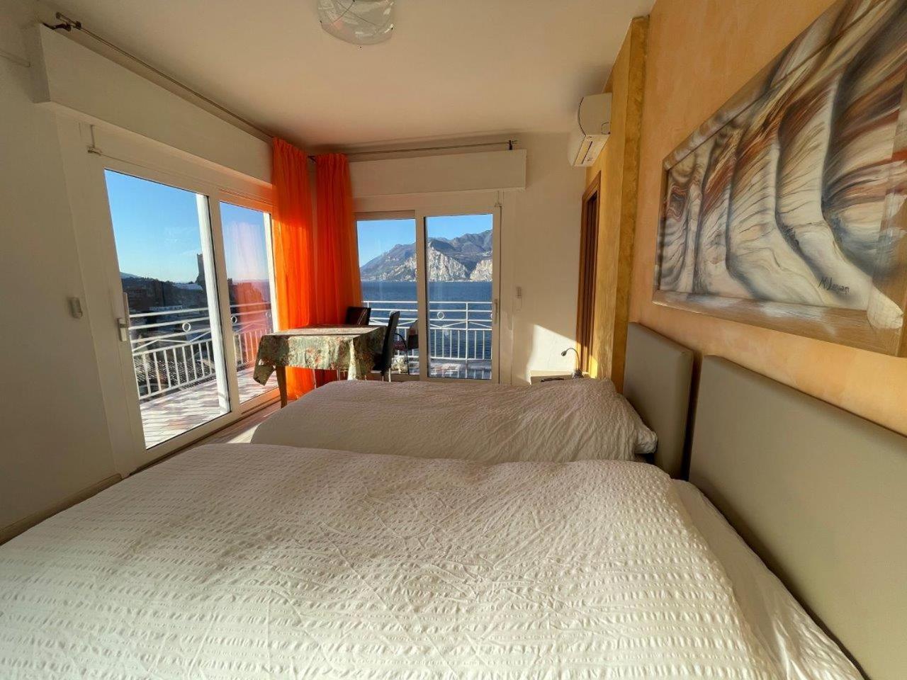 Apartment with Lake View