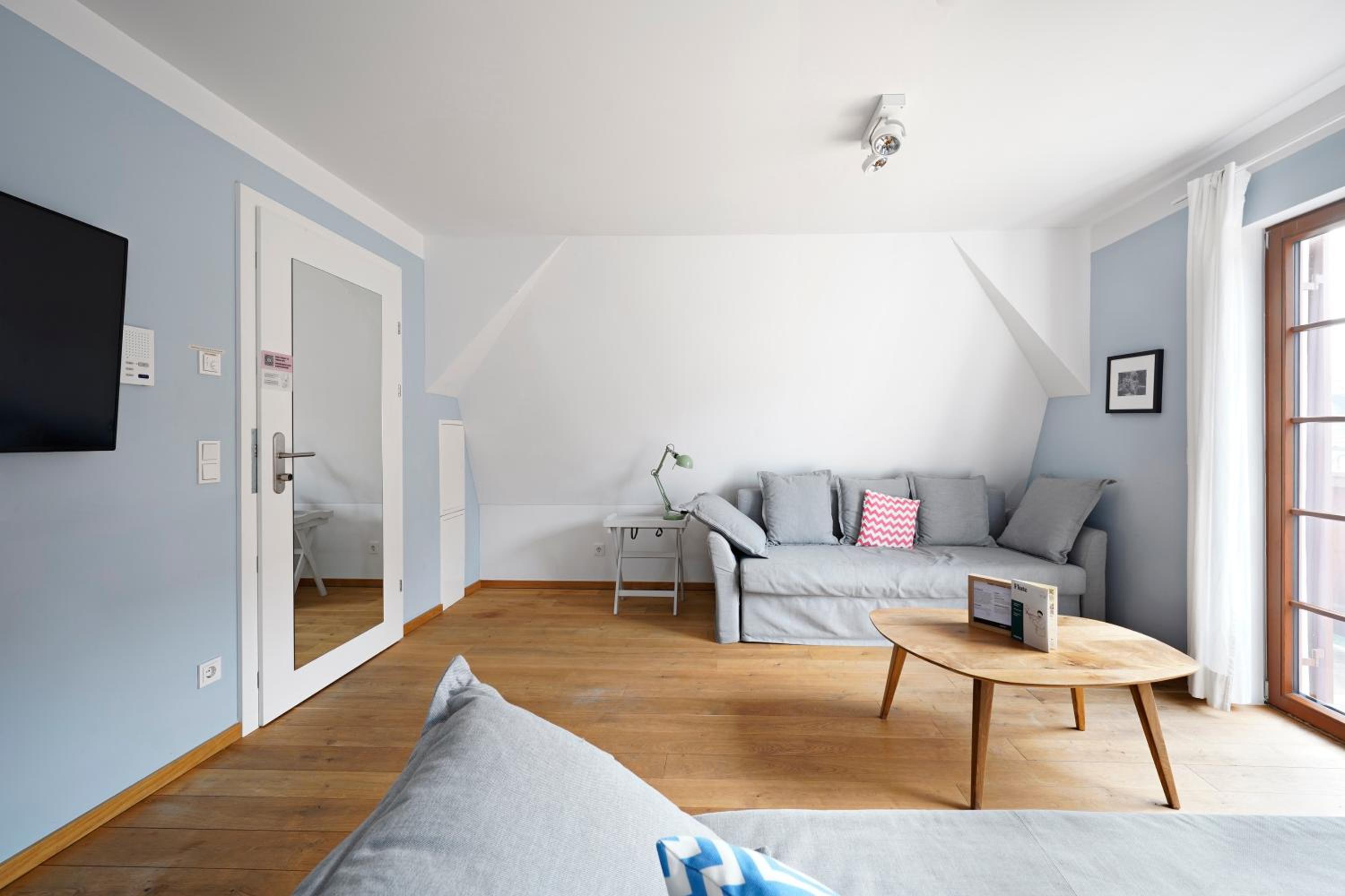 Large 1 Bedroom Apartment with Balcony and 2 Sofa Beds