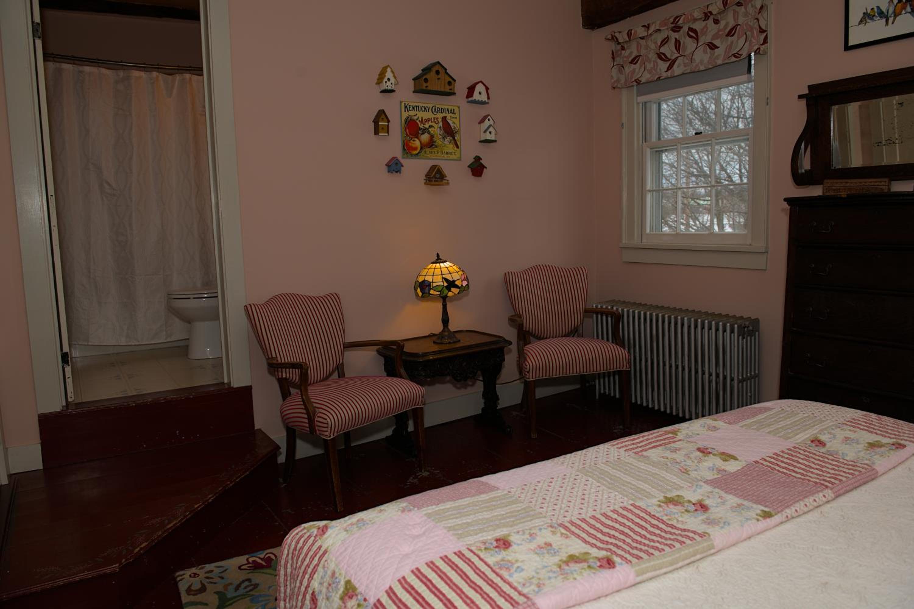 Queen Room photo 2