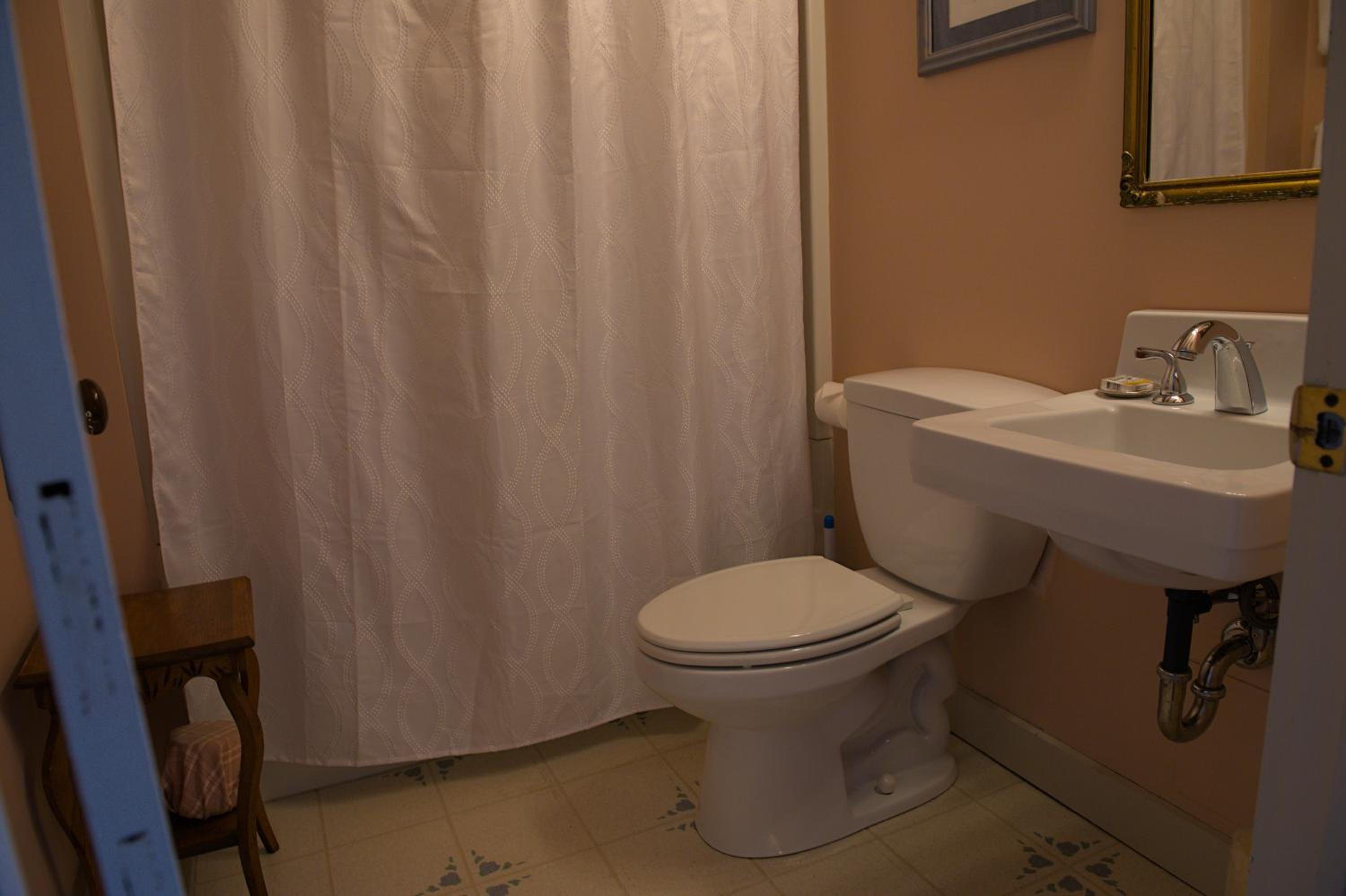 Queen Room photo 3