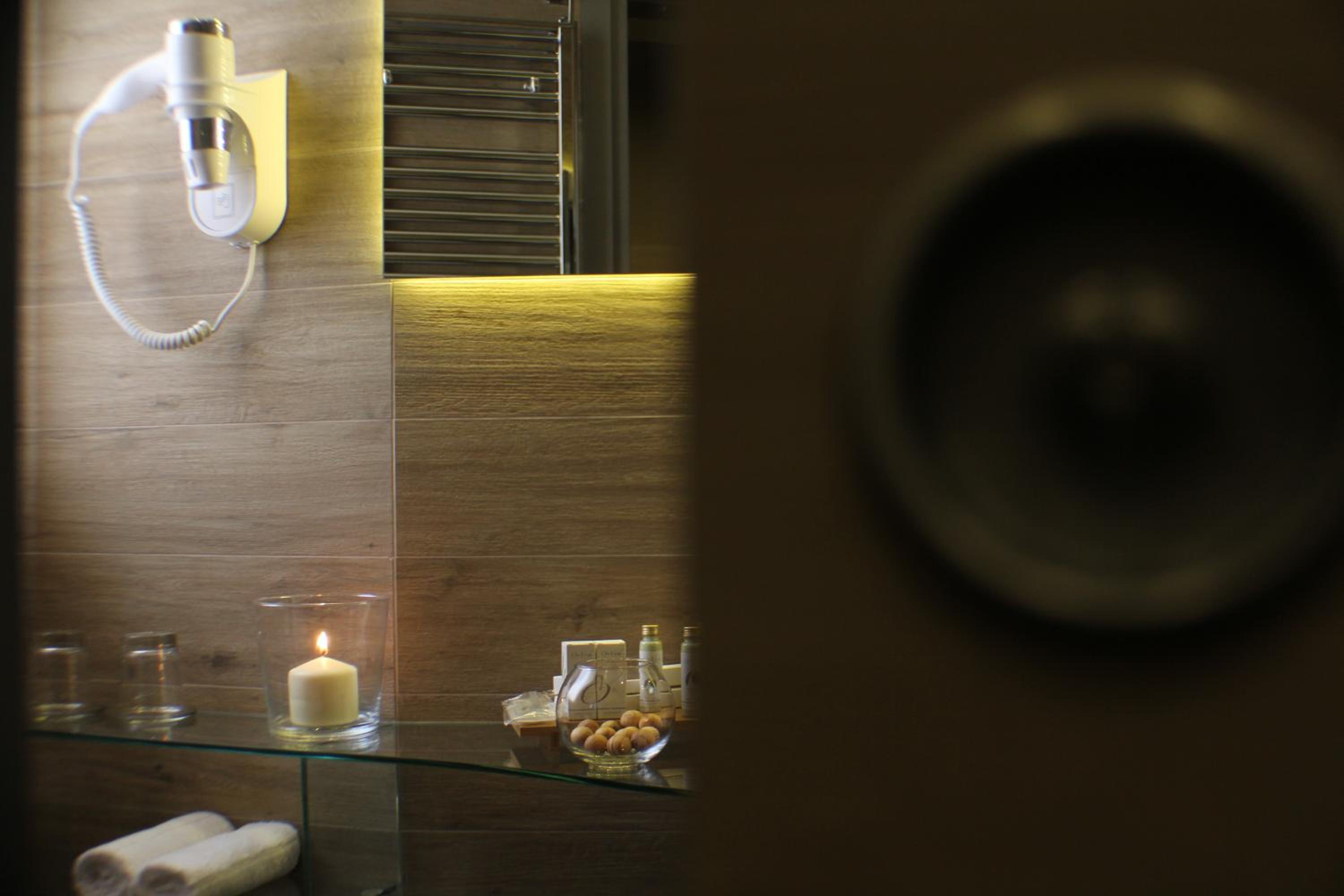 Deluxe Double Room - Photo 18