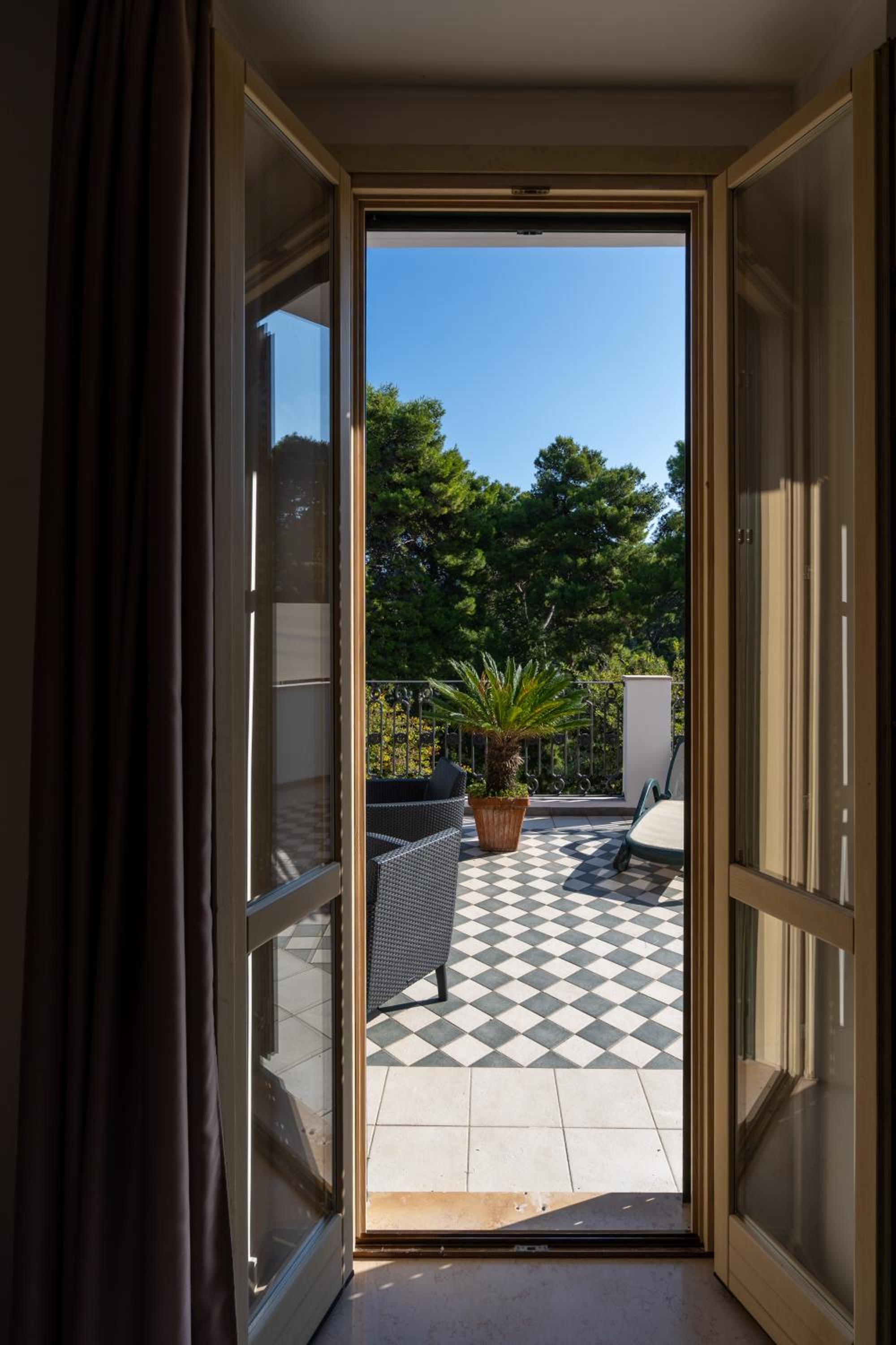 Double or Twin Room with Terrace - Photo 2