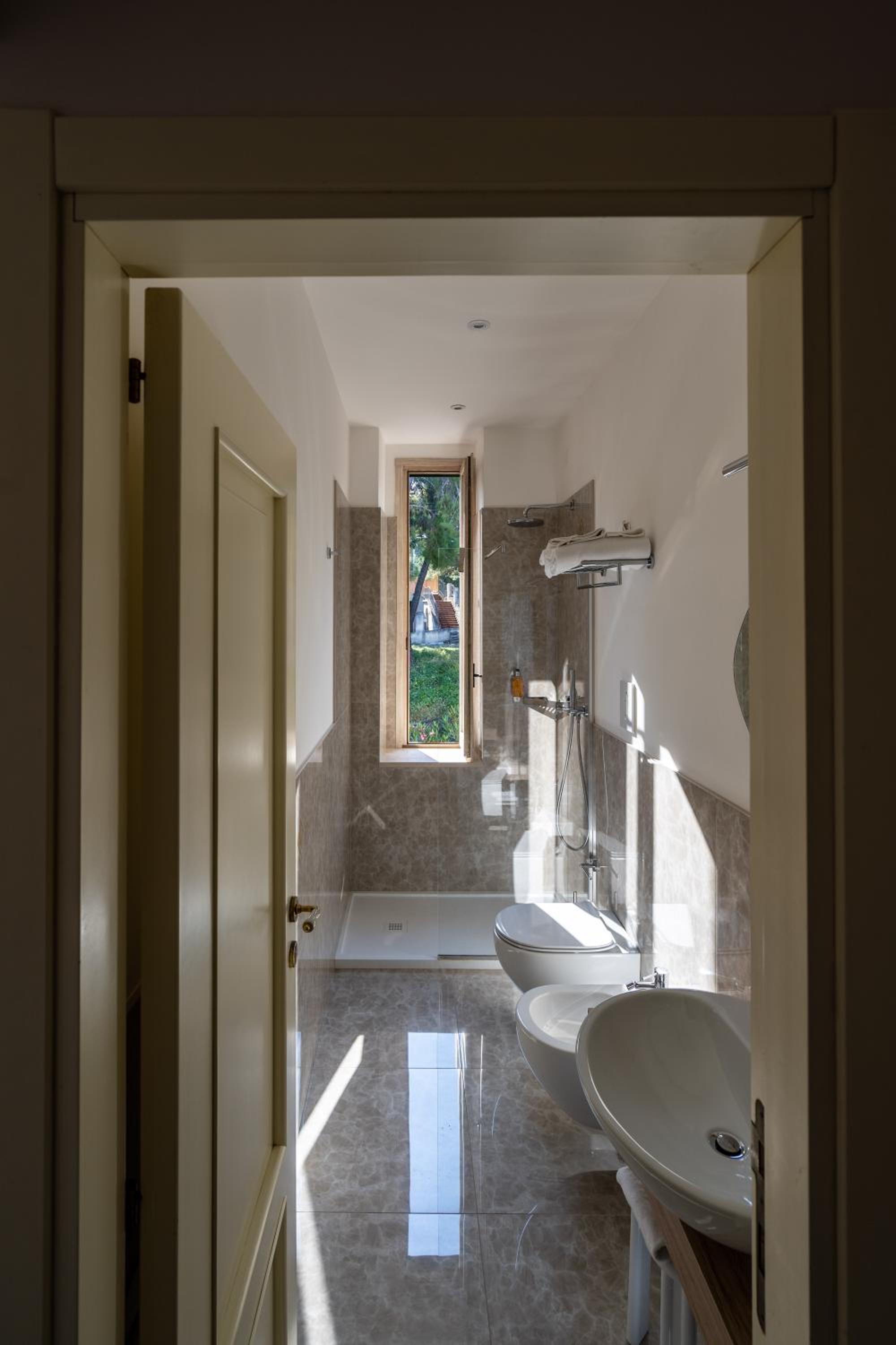 Double or Twin Room with Terrace - Photo 7