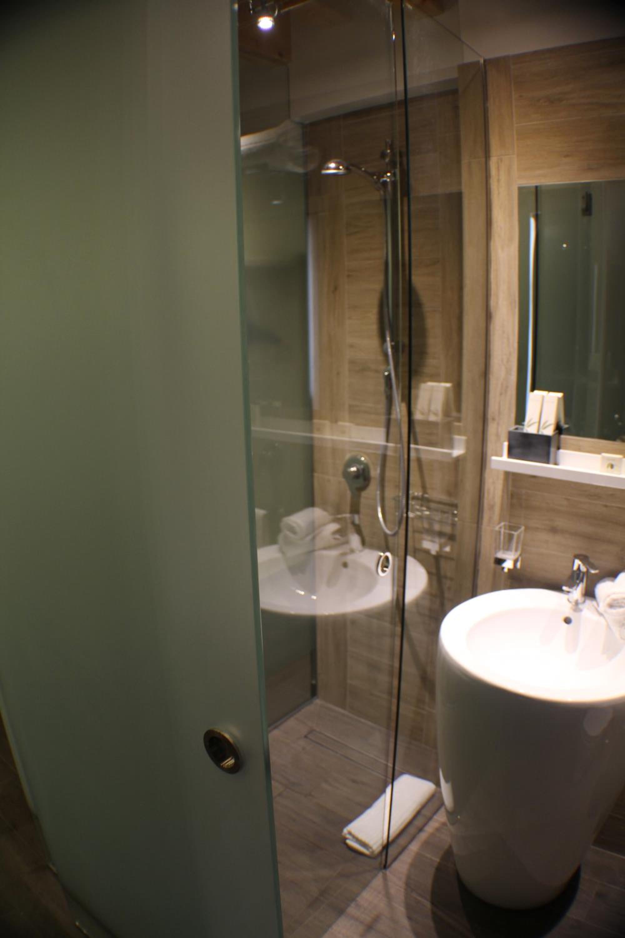 Deluxe Double Room - Photo 7