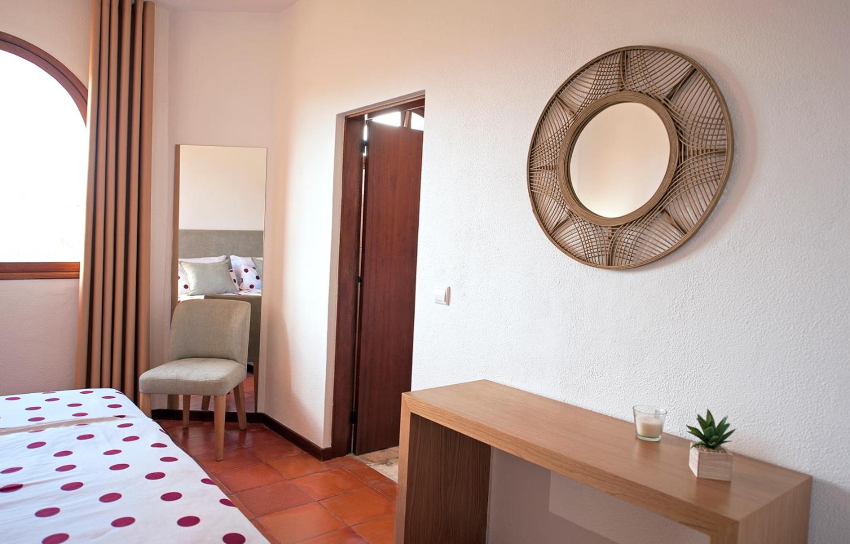 Twin Room with Private Bathroom photo 1
