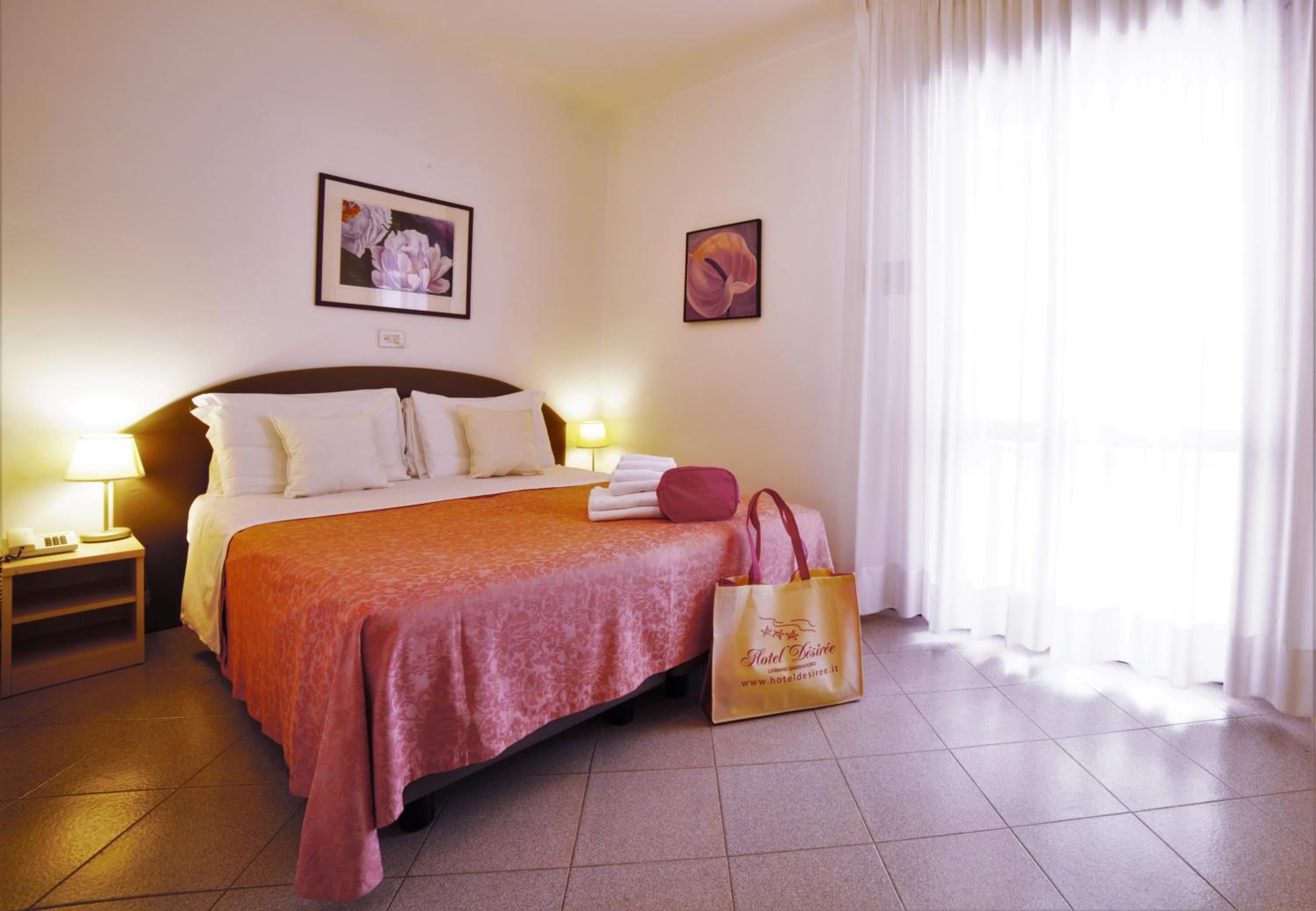 Double Room with Balcony - Photo 3