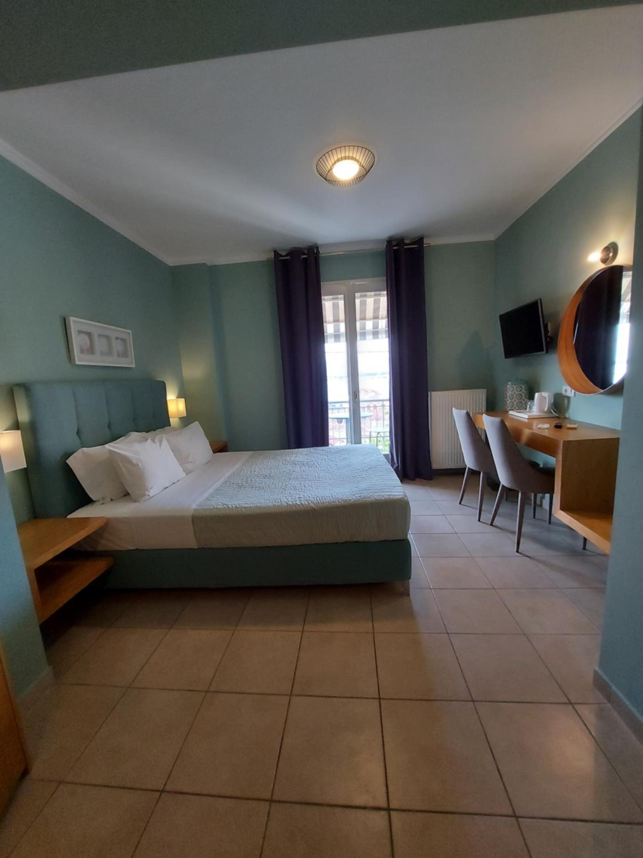 Deluxe Double Room with Balcony and Sea View photo 2