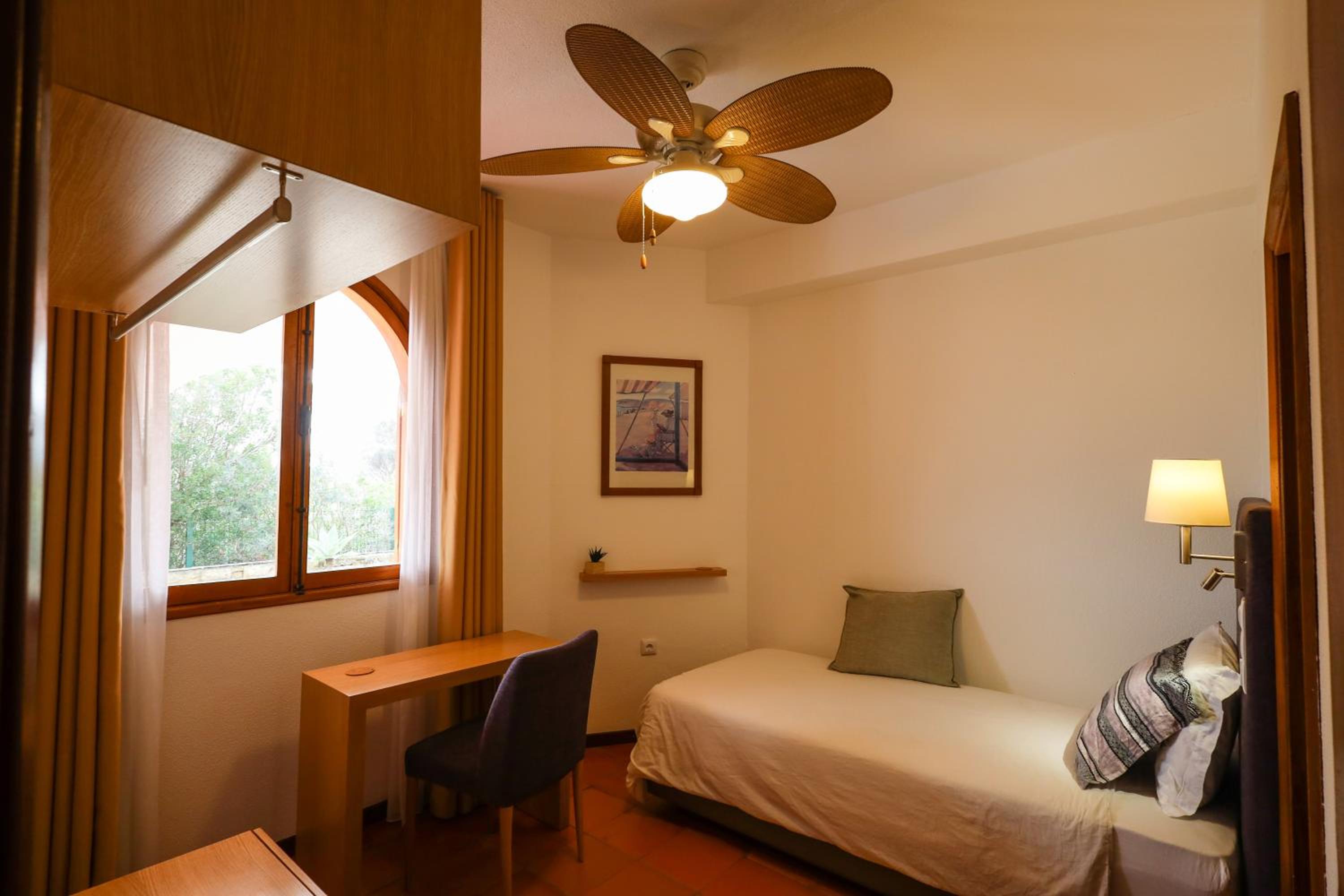 Single Room with Private Bathroom photo 1