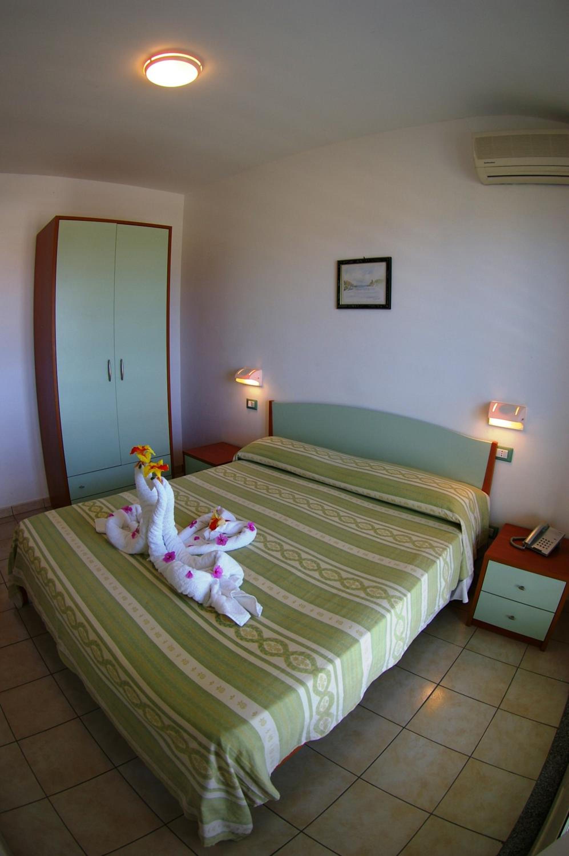 One-Bedroom Apartment - Photo 7
