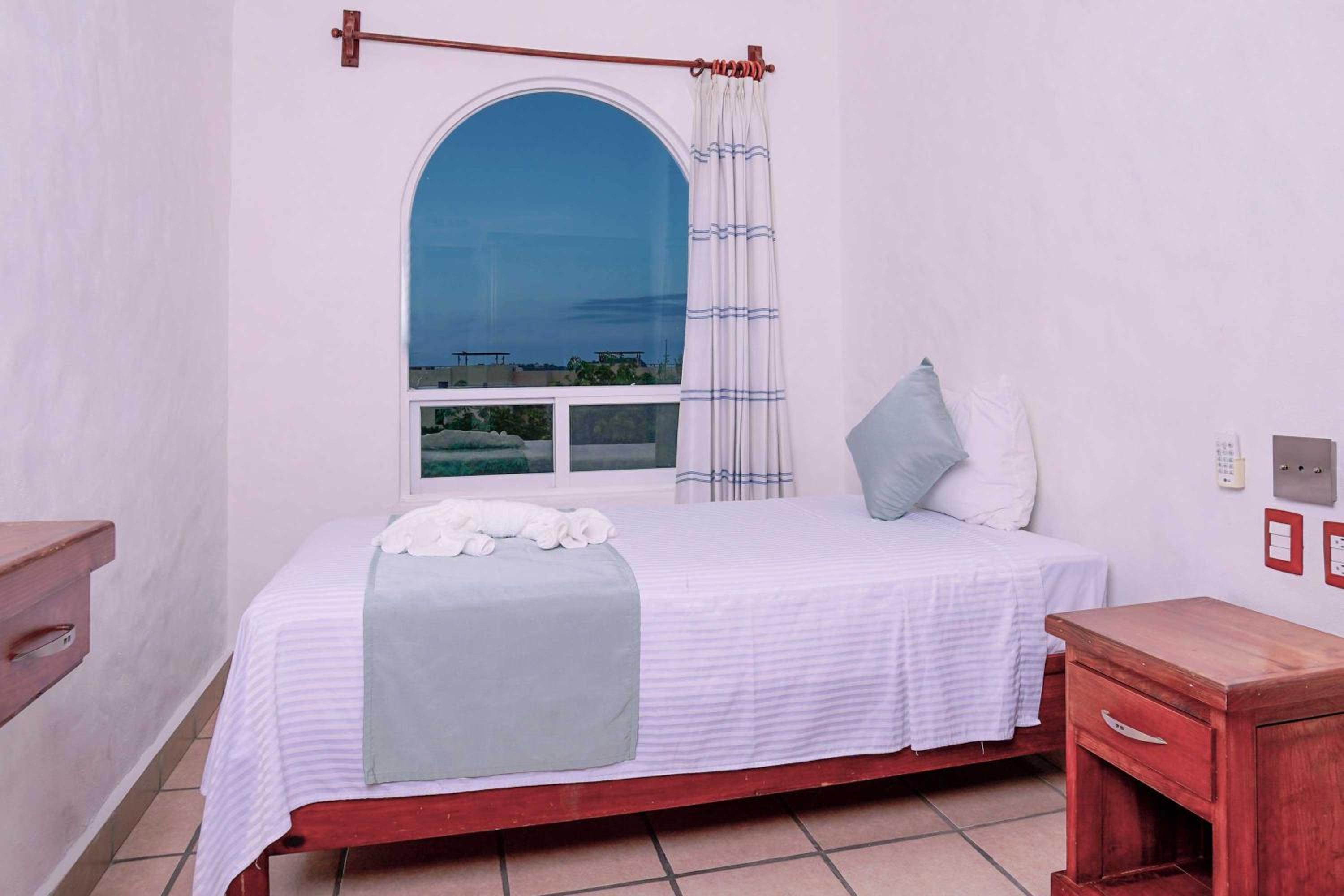 Three-Bedroom Apartment with Garden View photo 3