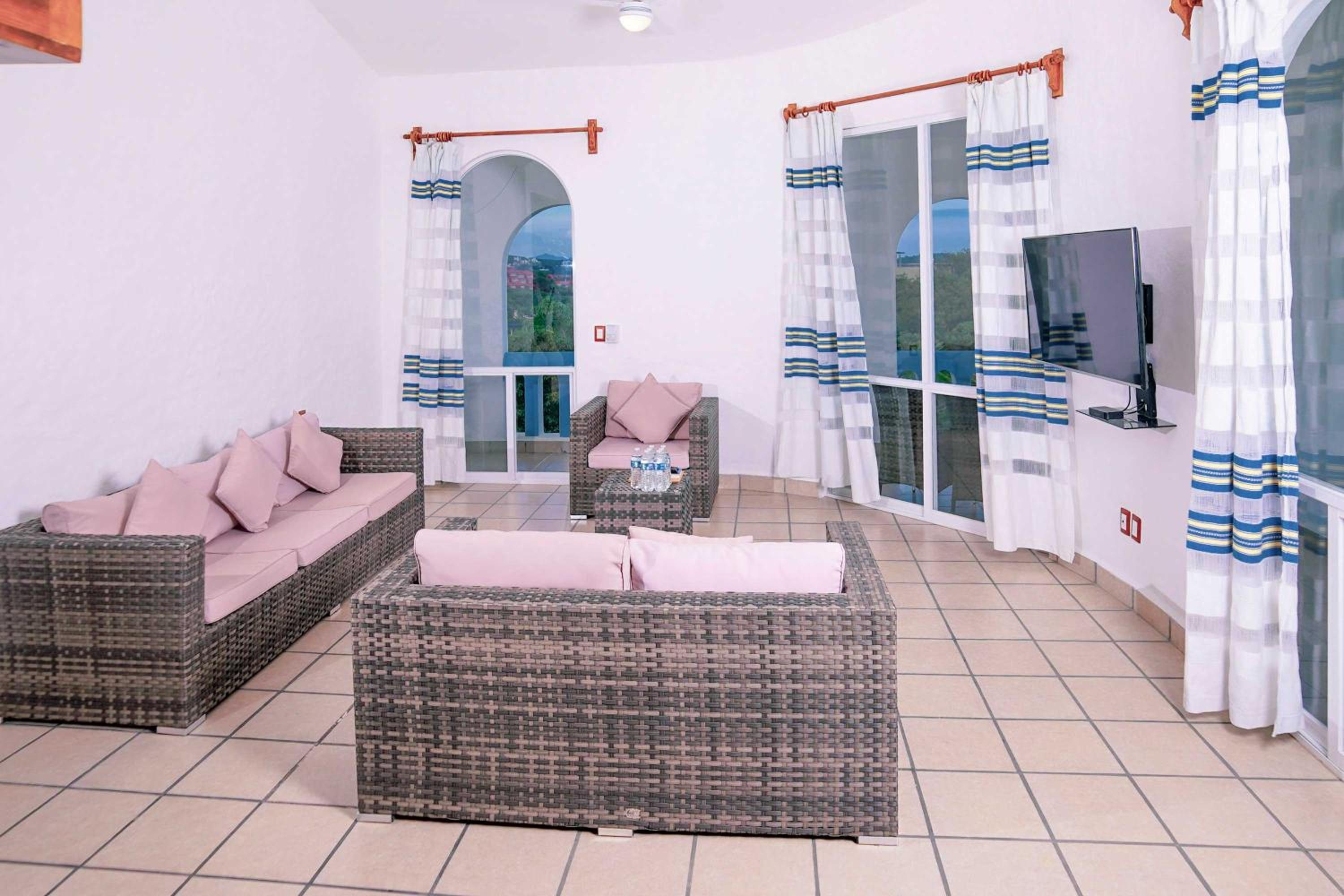 Three-Bedroom Apartment with Garden View photo 1