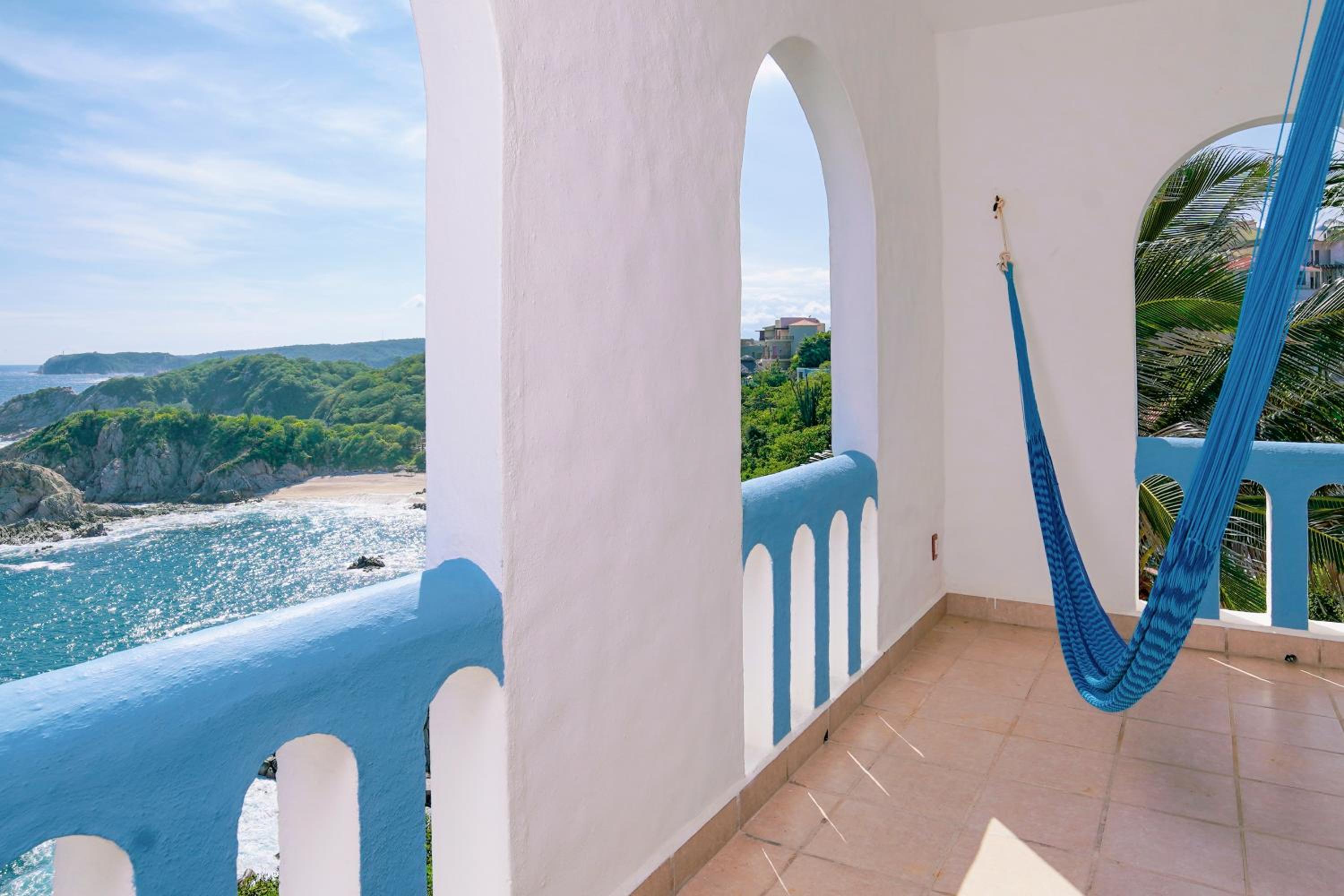 Three-Bedroom Apartment with Ocean View photo 2