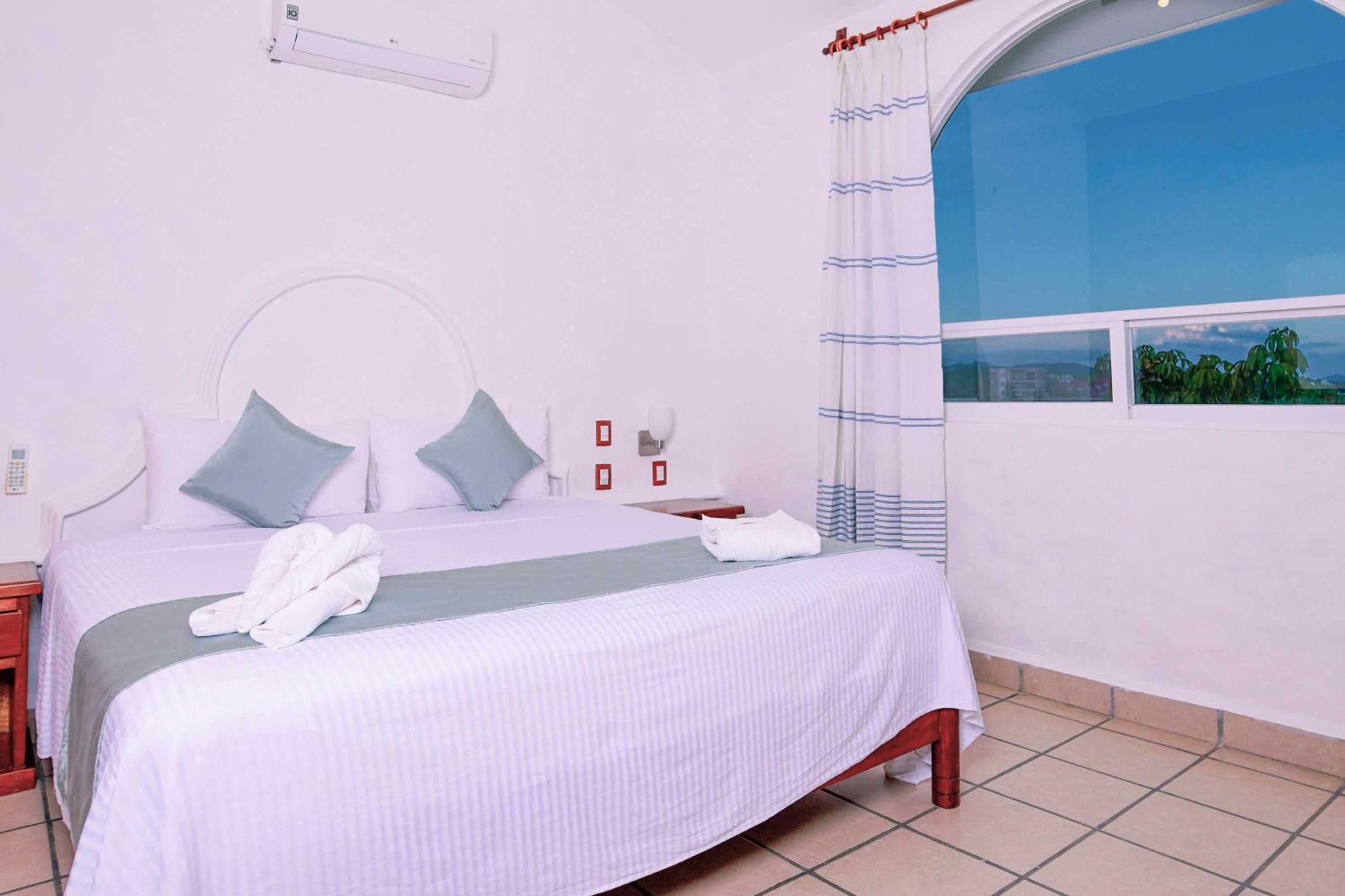 Three-Bedroom Apartment with Garden View photo 2
