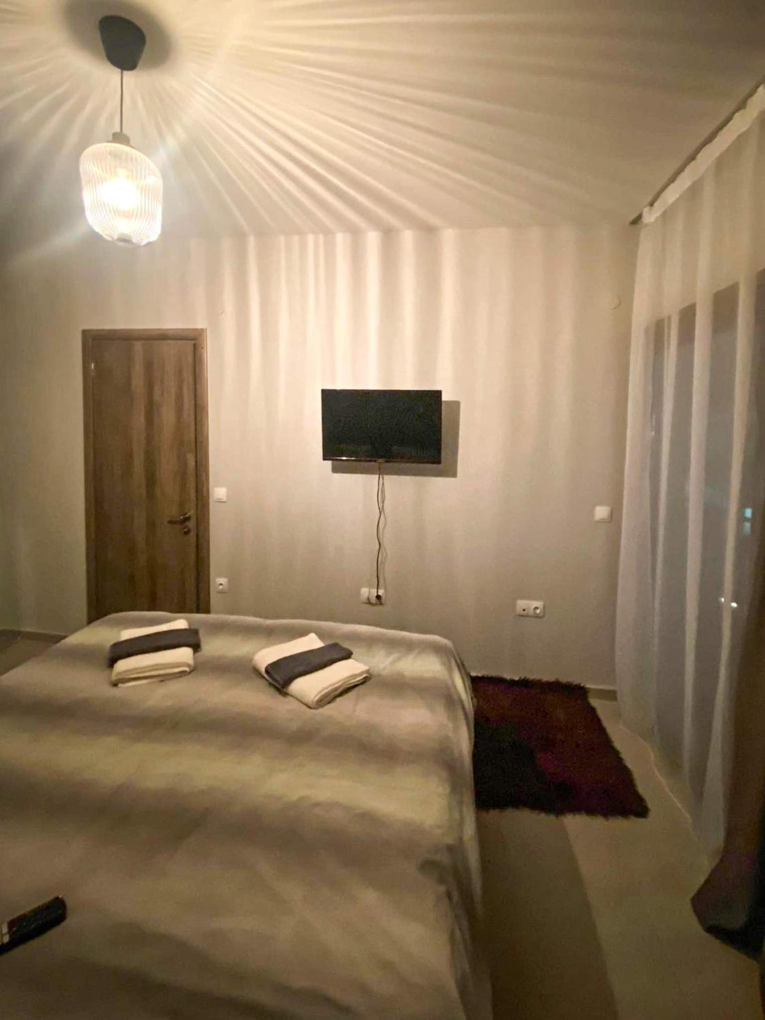 One-Bedroom Apartment - Photo 12