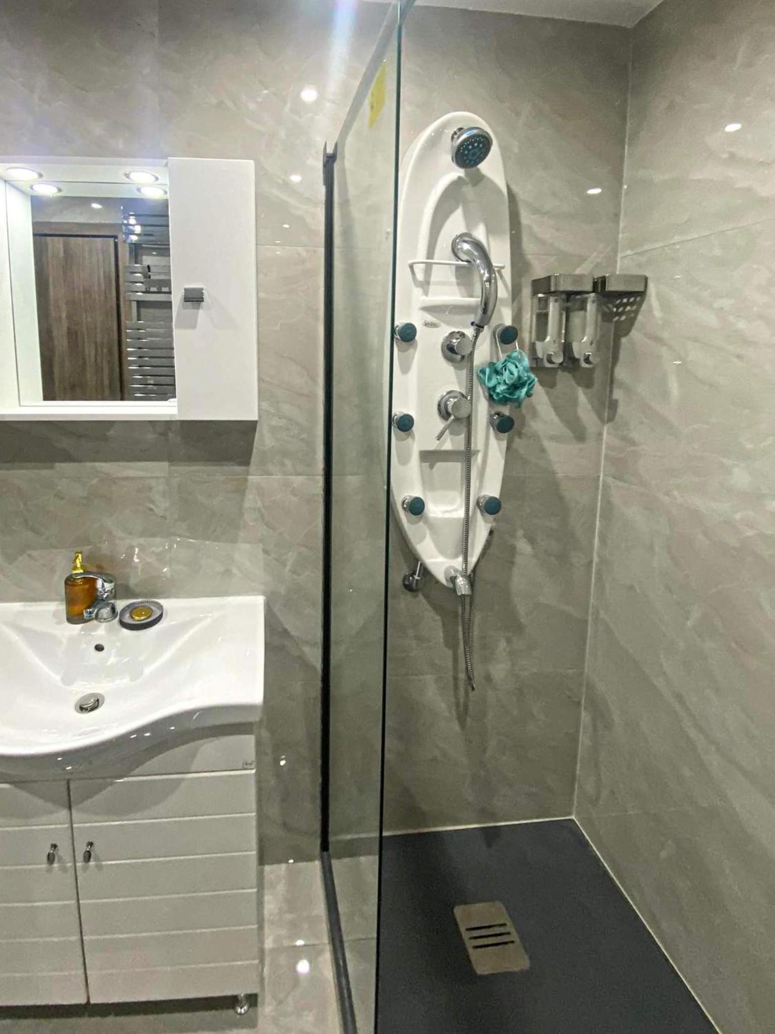 One-Bedroom Apartment - Photo 3