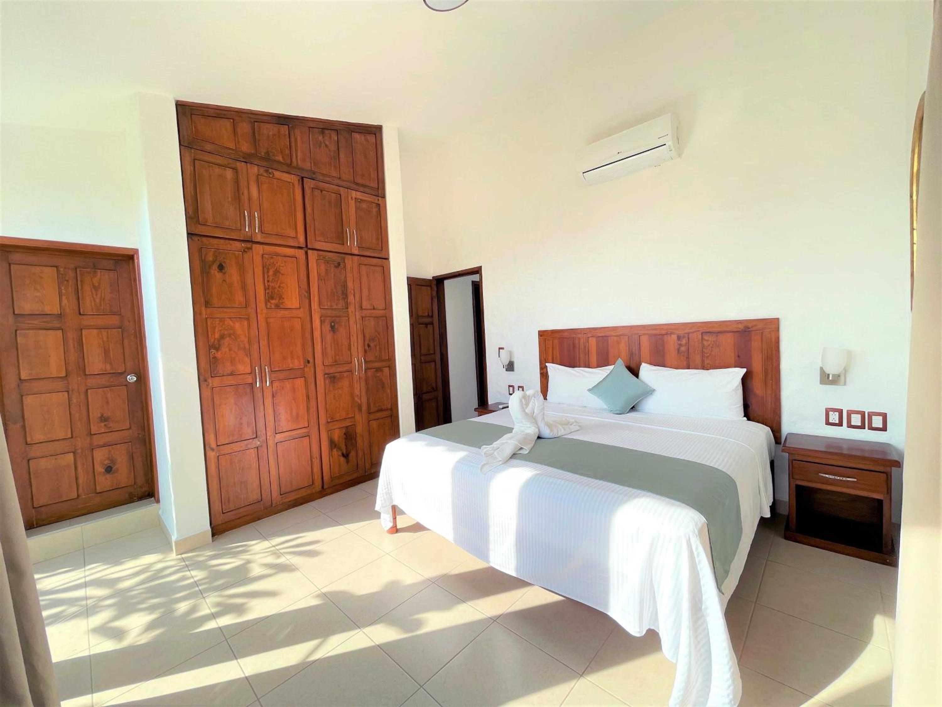 Four-Bedroom House photo 1
