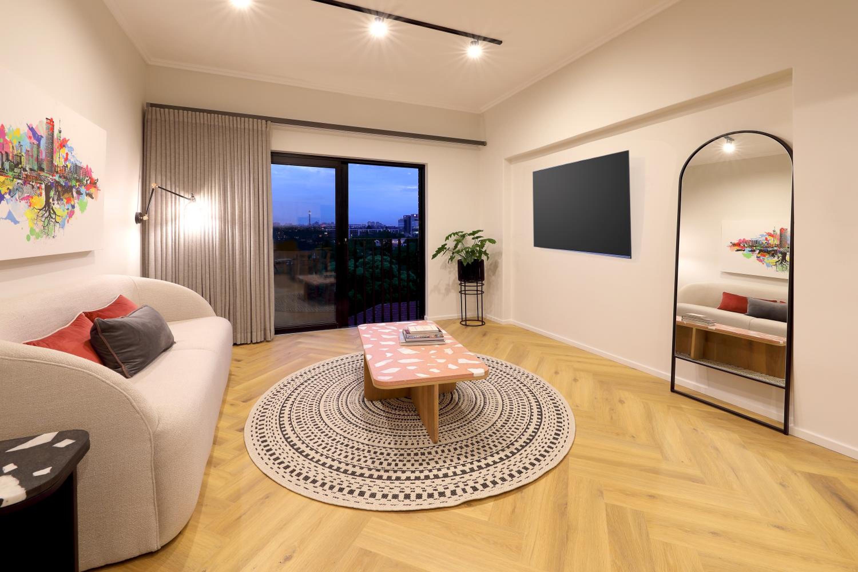 One Bedroom Suite - Photo 2