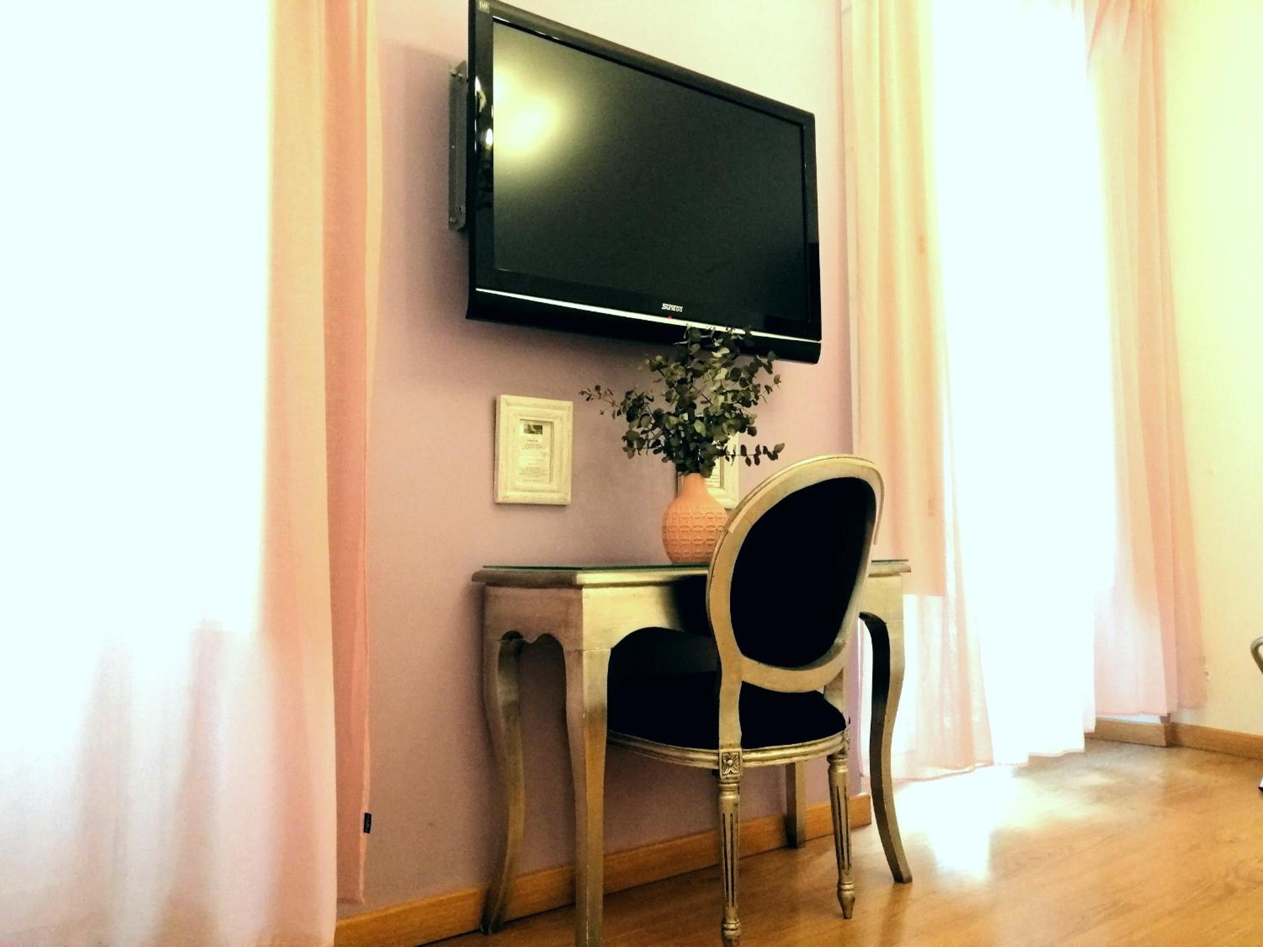Deluxe Double Room with Extra Bed - Photo 2