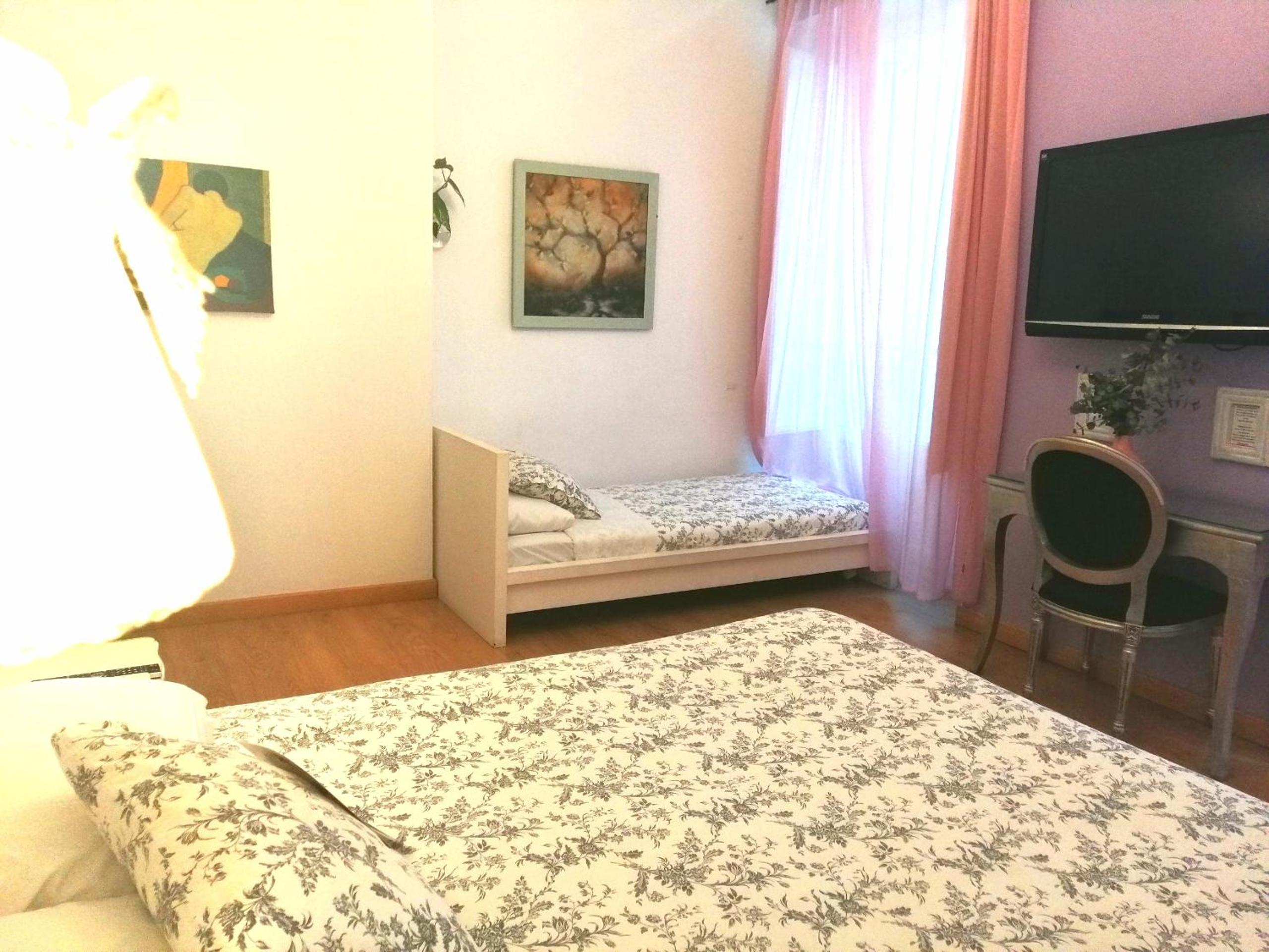 Deluxe Double Room with Extra Bed - Photo 4