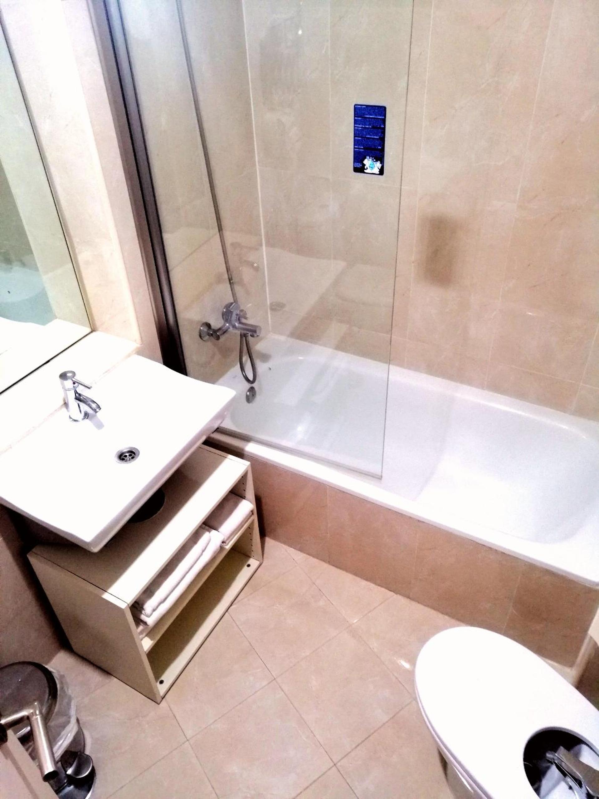 Deluxe Double Room with Extra Bed - Photo 3