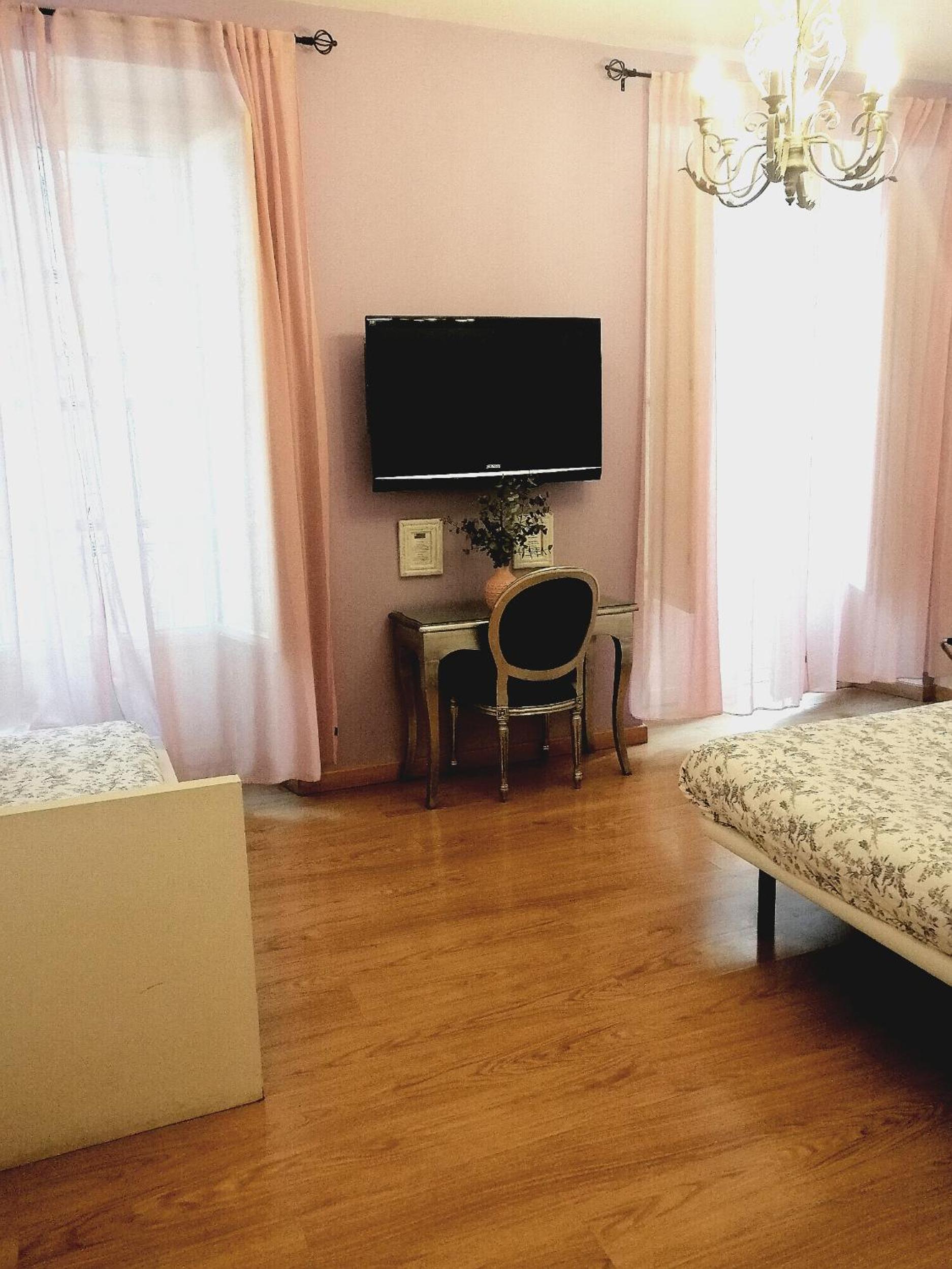 Deluxe Double Room with Extra Bed - Photo 5