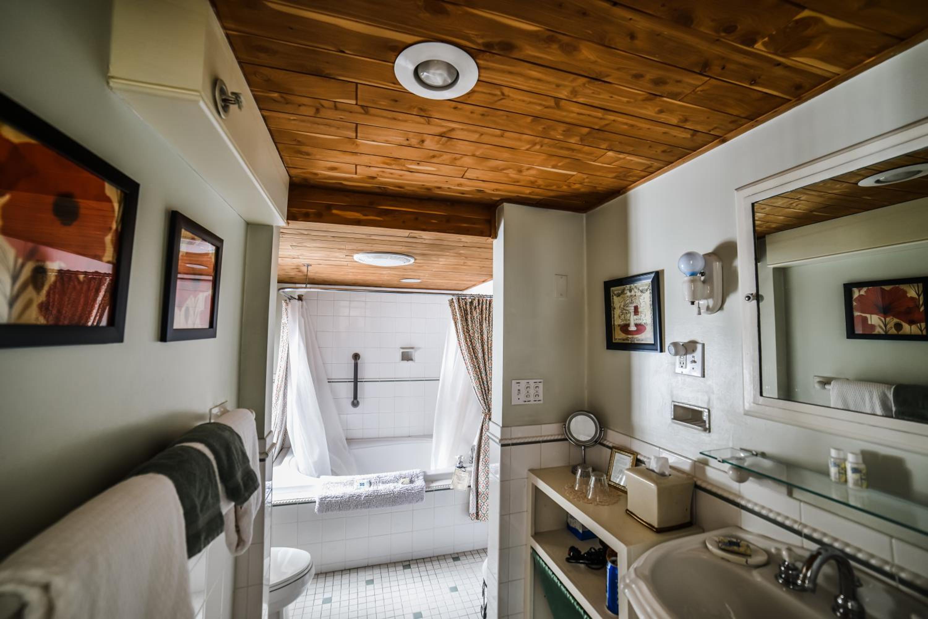 Deluxe Double Room With Bath photo 3