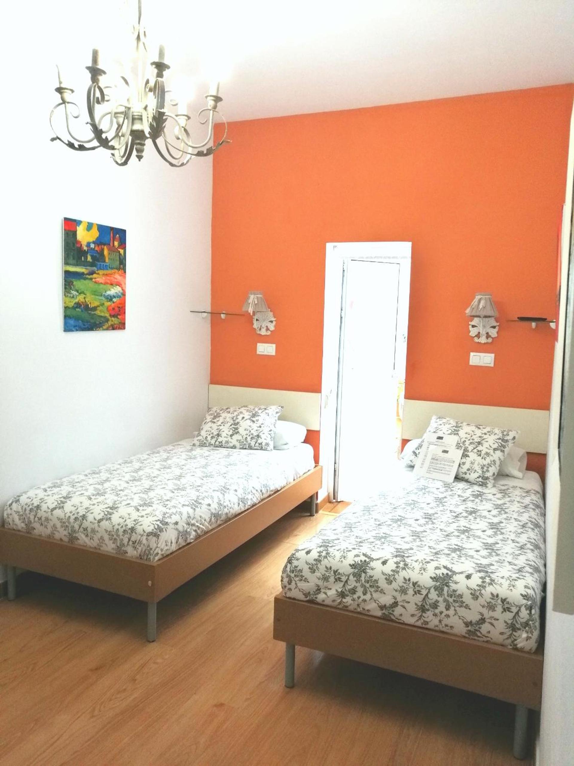 Twin Room - Photo 1