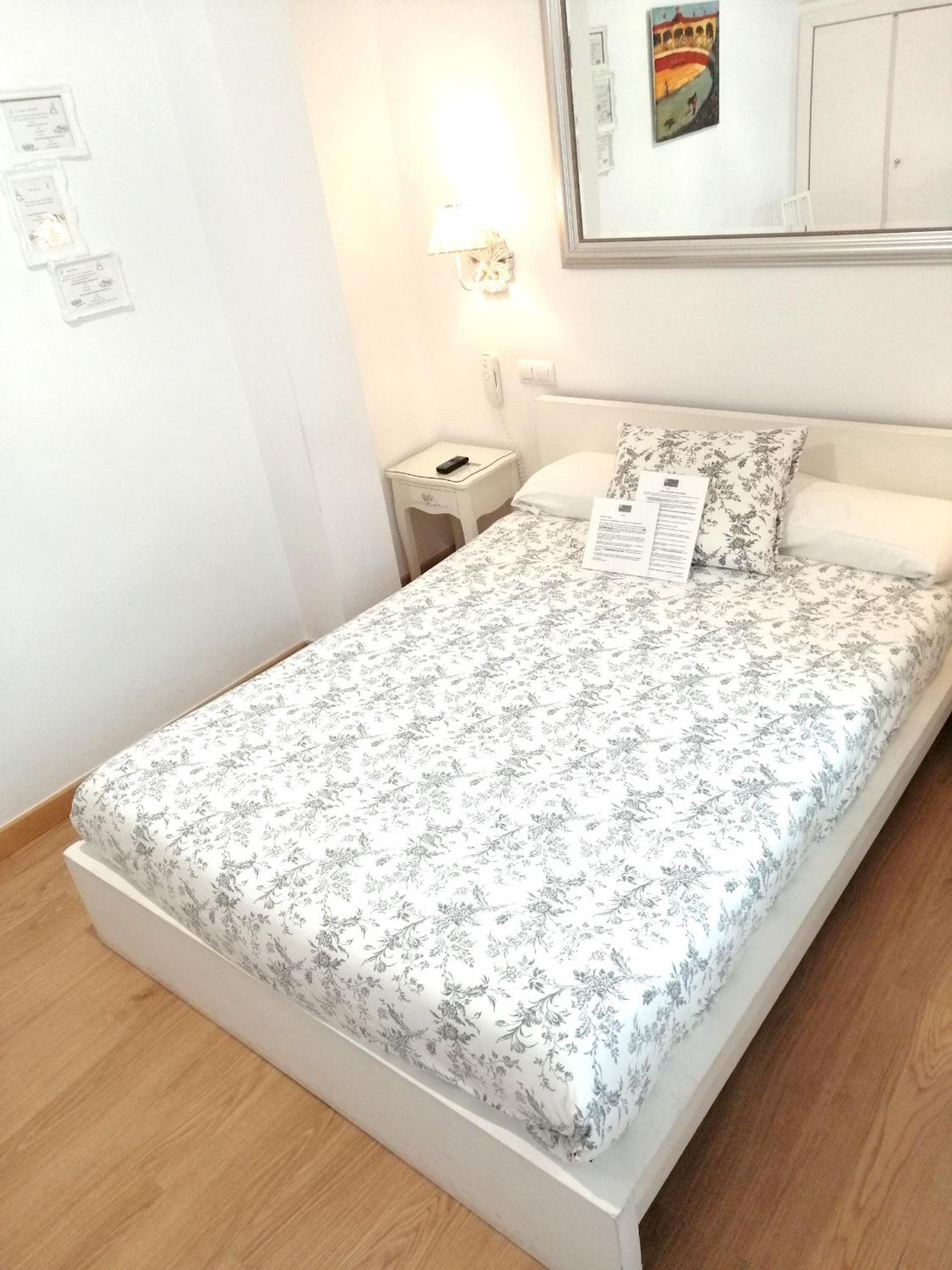 Double Room Interior - Photo 7