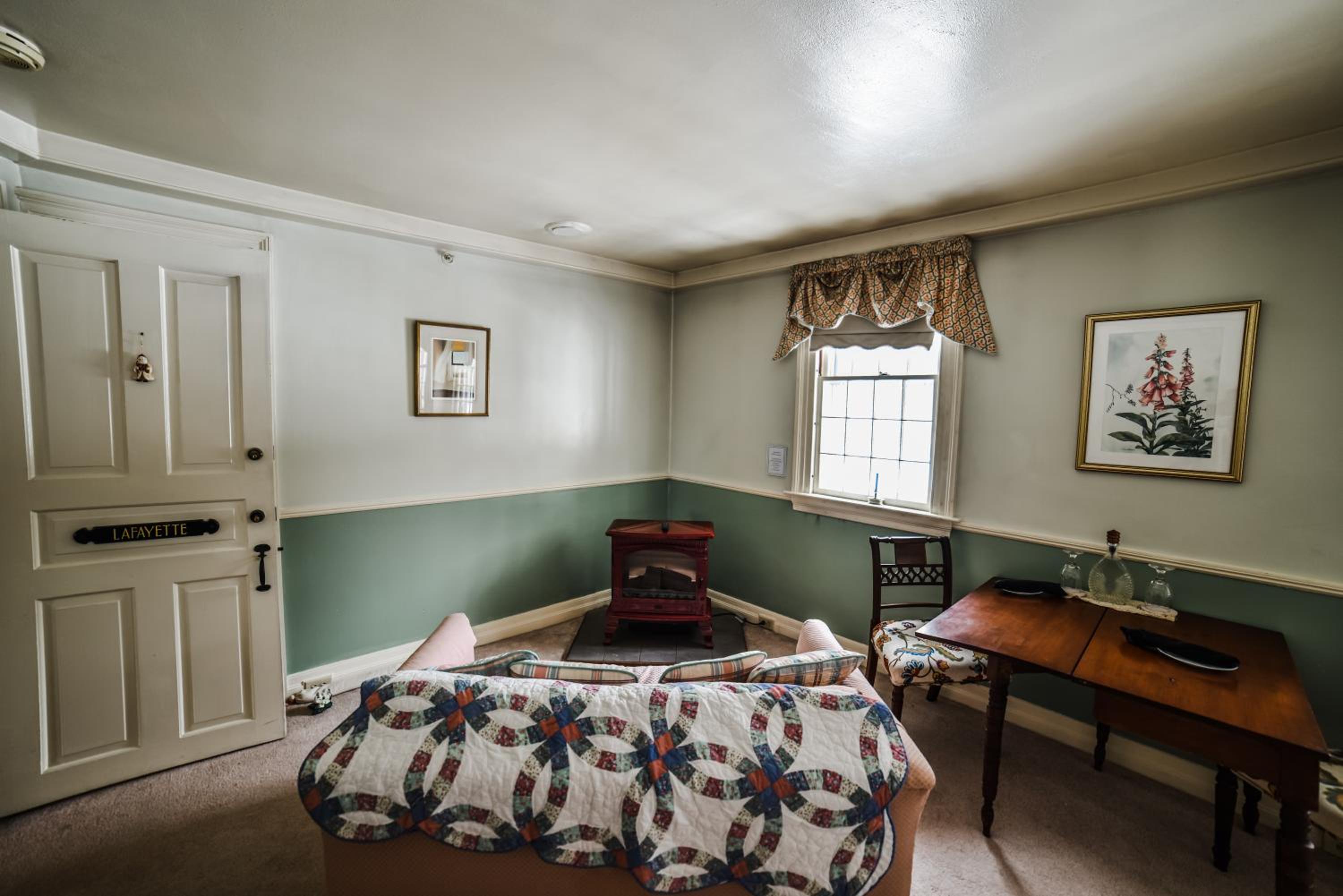 Deluxe Double Room With Bath photo 2