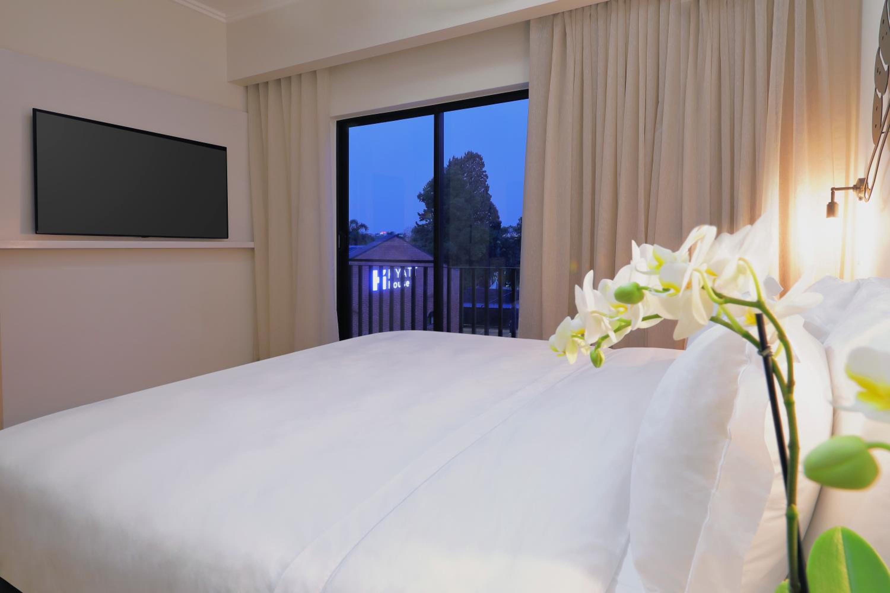 One Bedroom Suite - Photo 11