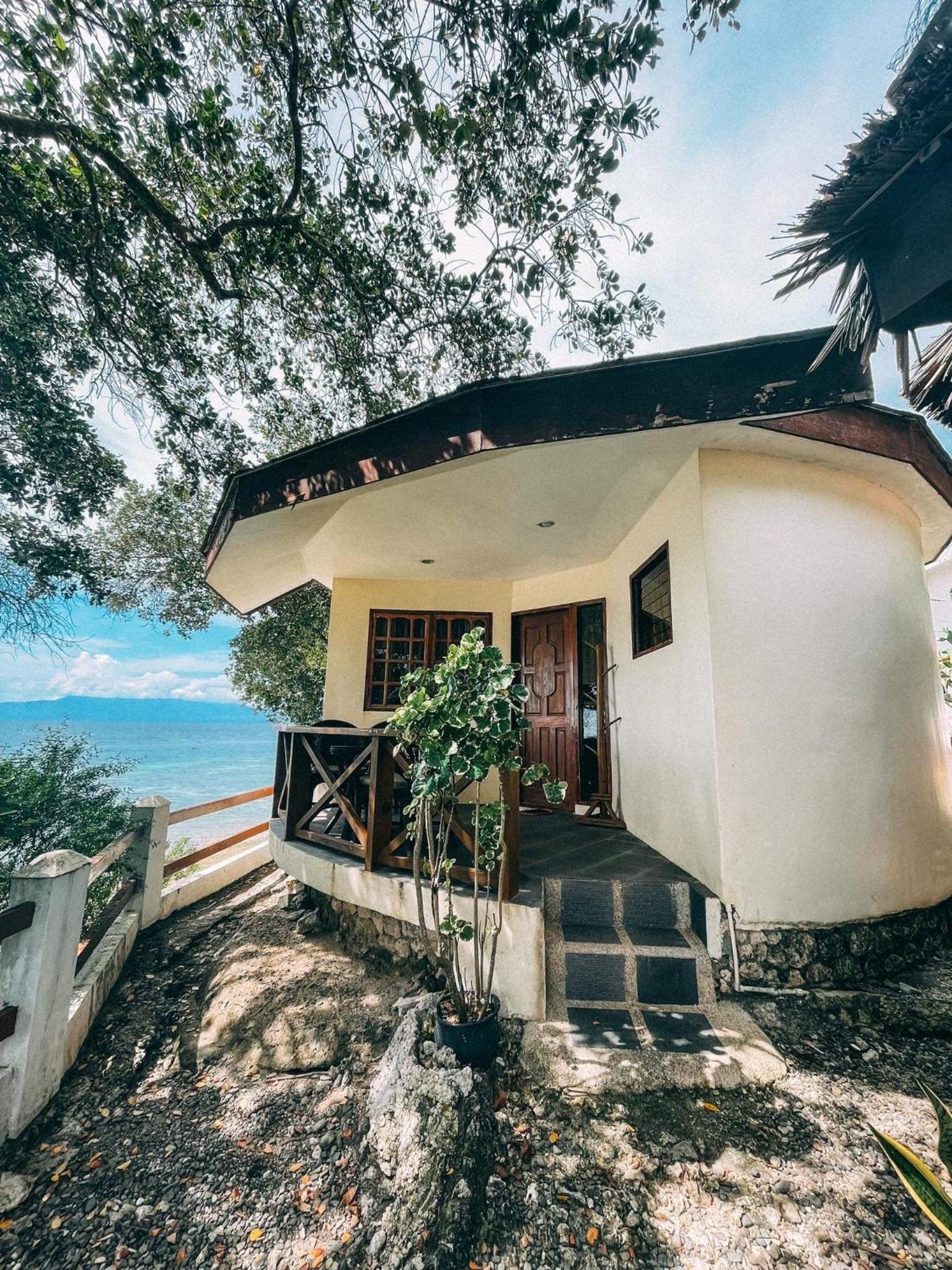 Bungalow - Water Front  - Photo 36