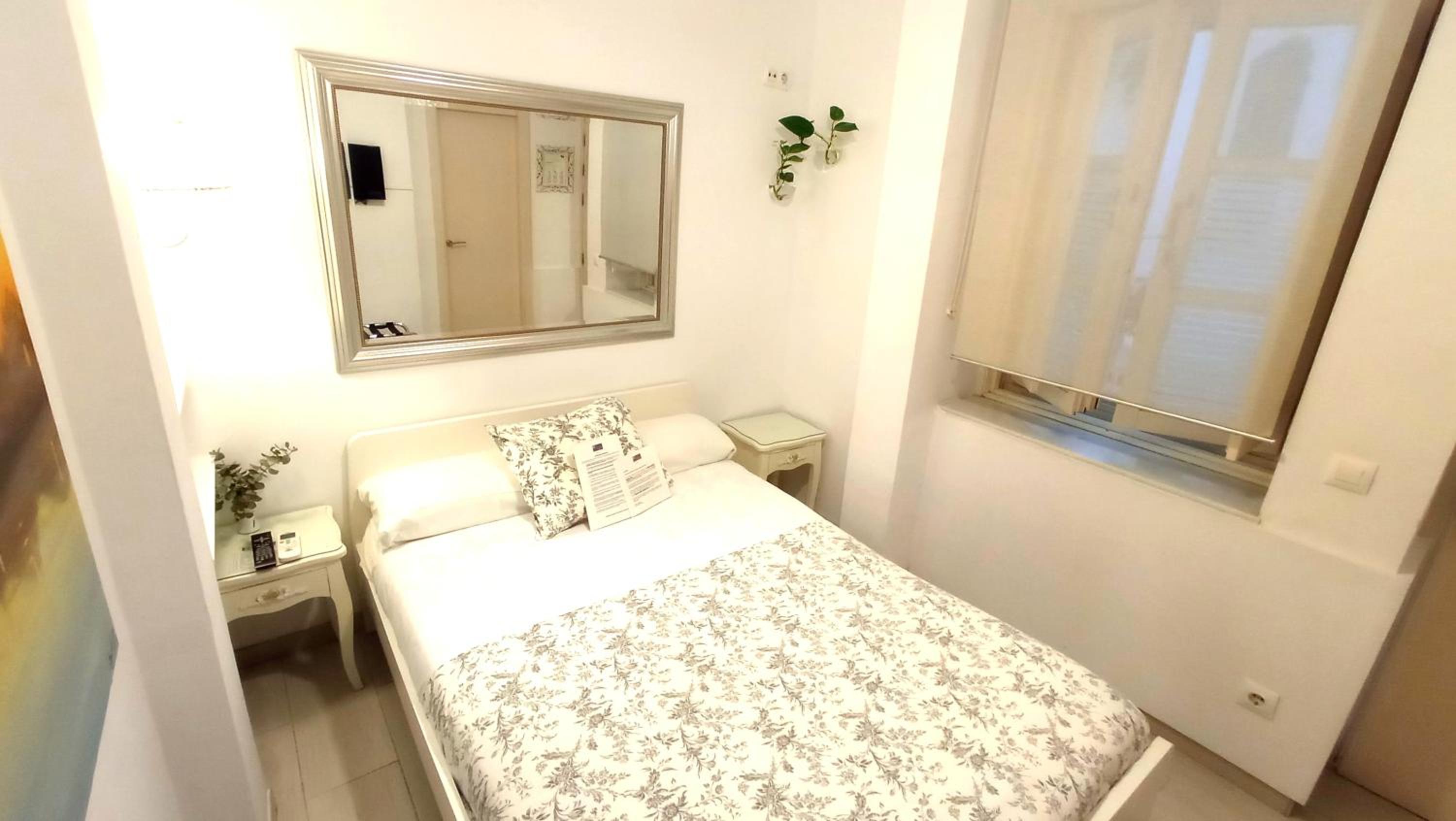 Small Double Room - Ground Floor - Photo 4