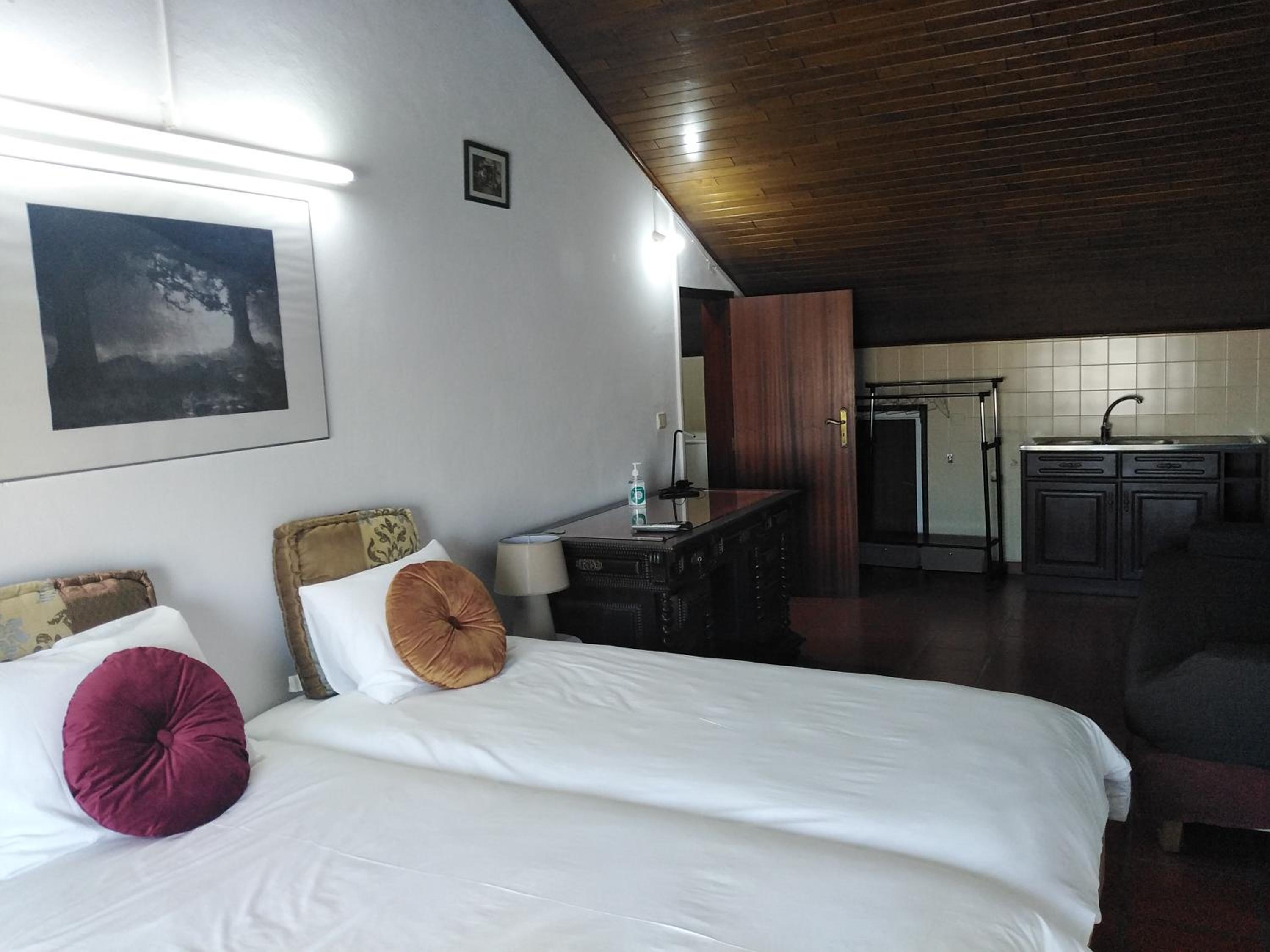 Twin Room with Bathroom photo 3