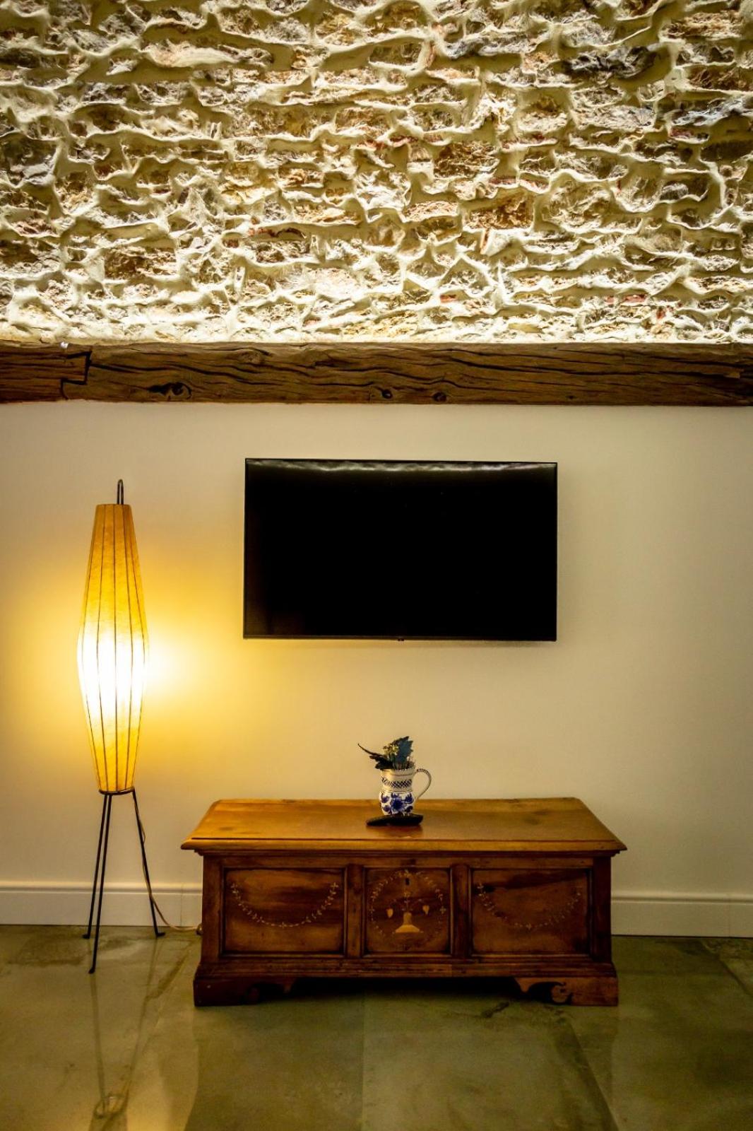Family Room - Photo 11