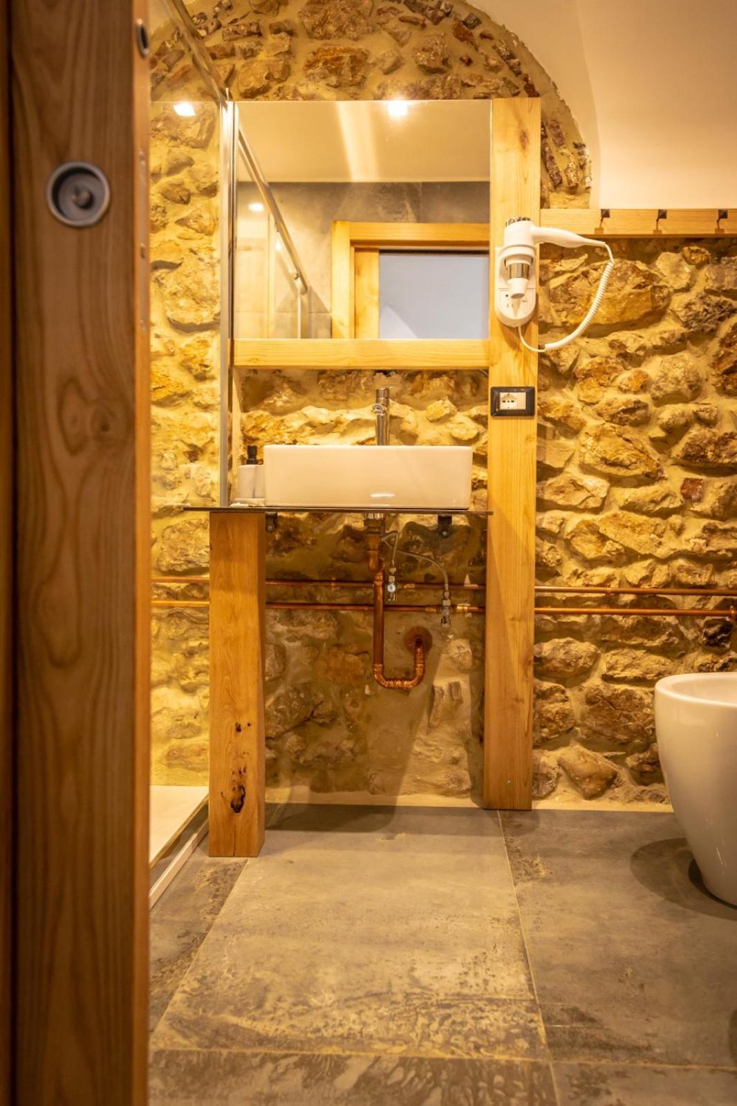 Suite - Photo 5