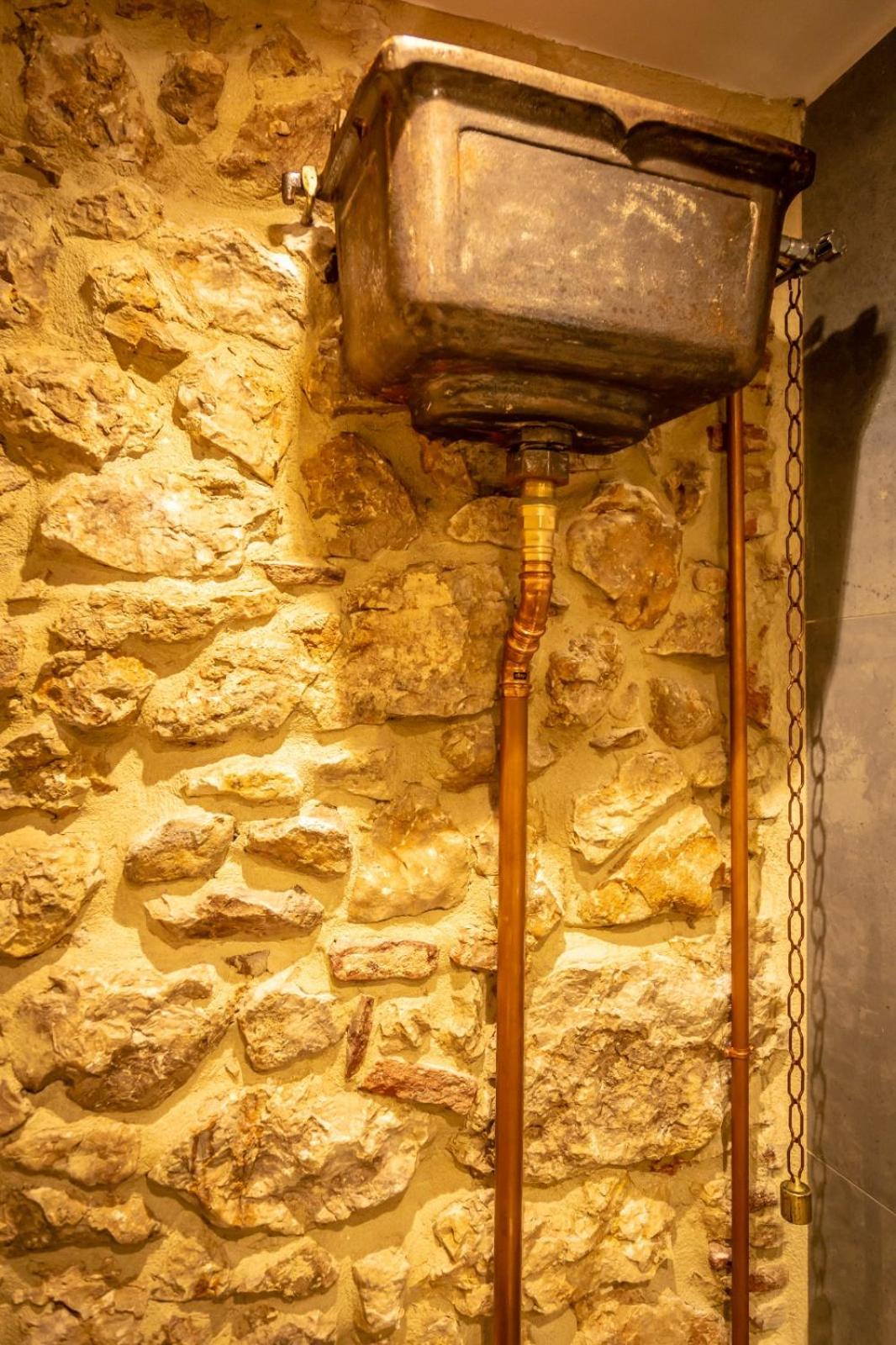 Suite - Photo 3
