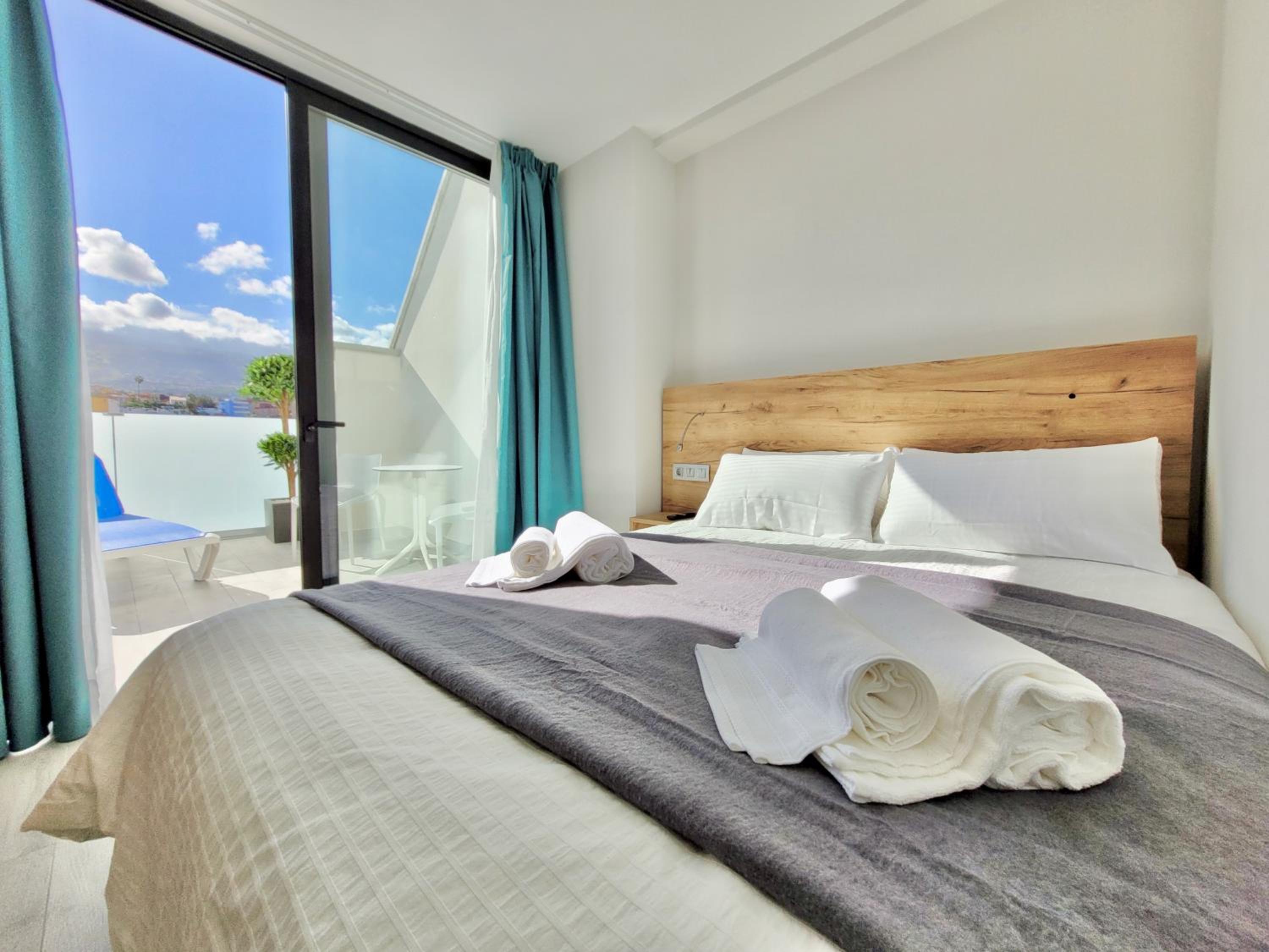 Superior Double Room with Terrace Mountain View