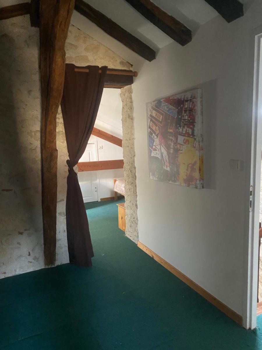 Deluxe Room (2 Adults + 1 Child)