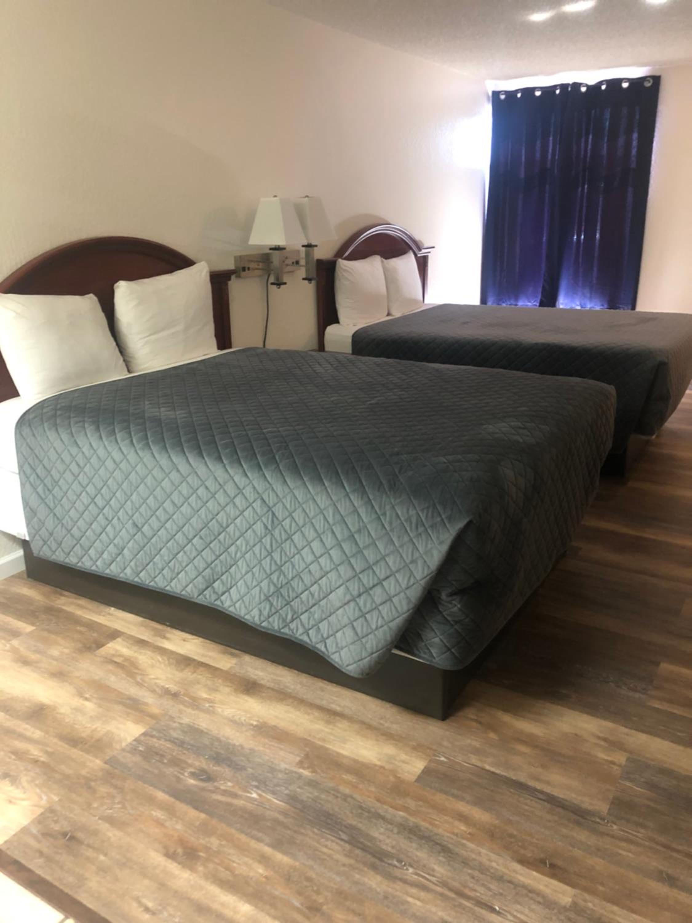 Queen Room with Two Queen Beds photo 3