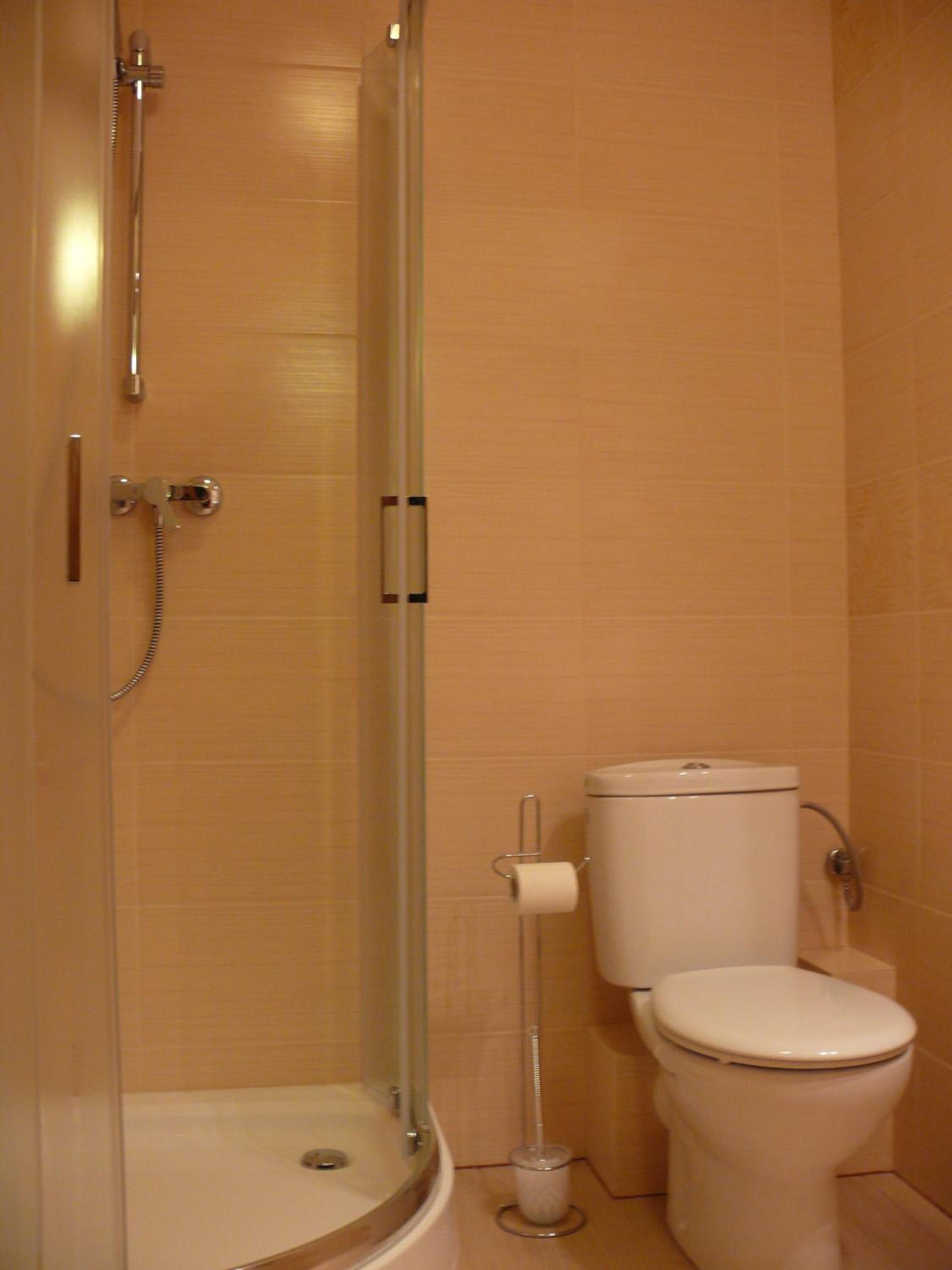Apartment with Balcony - Photo 4
