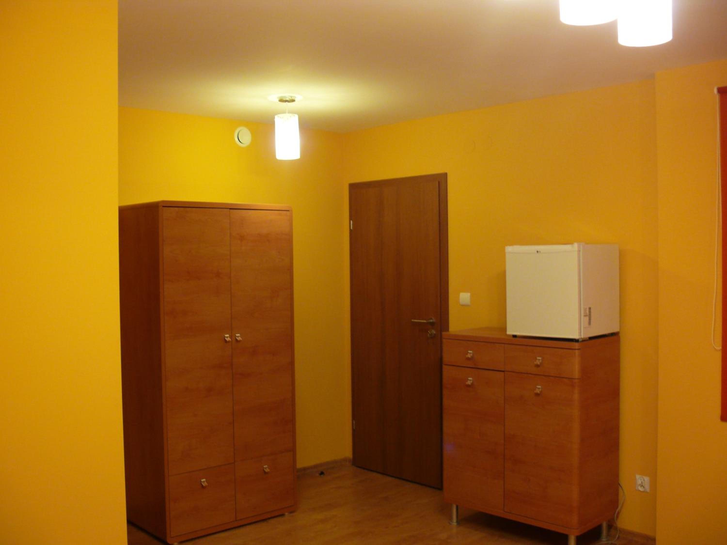 Apartment with Balcony - Photo 2