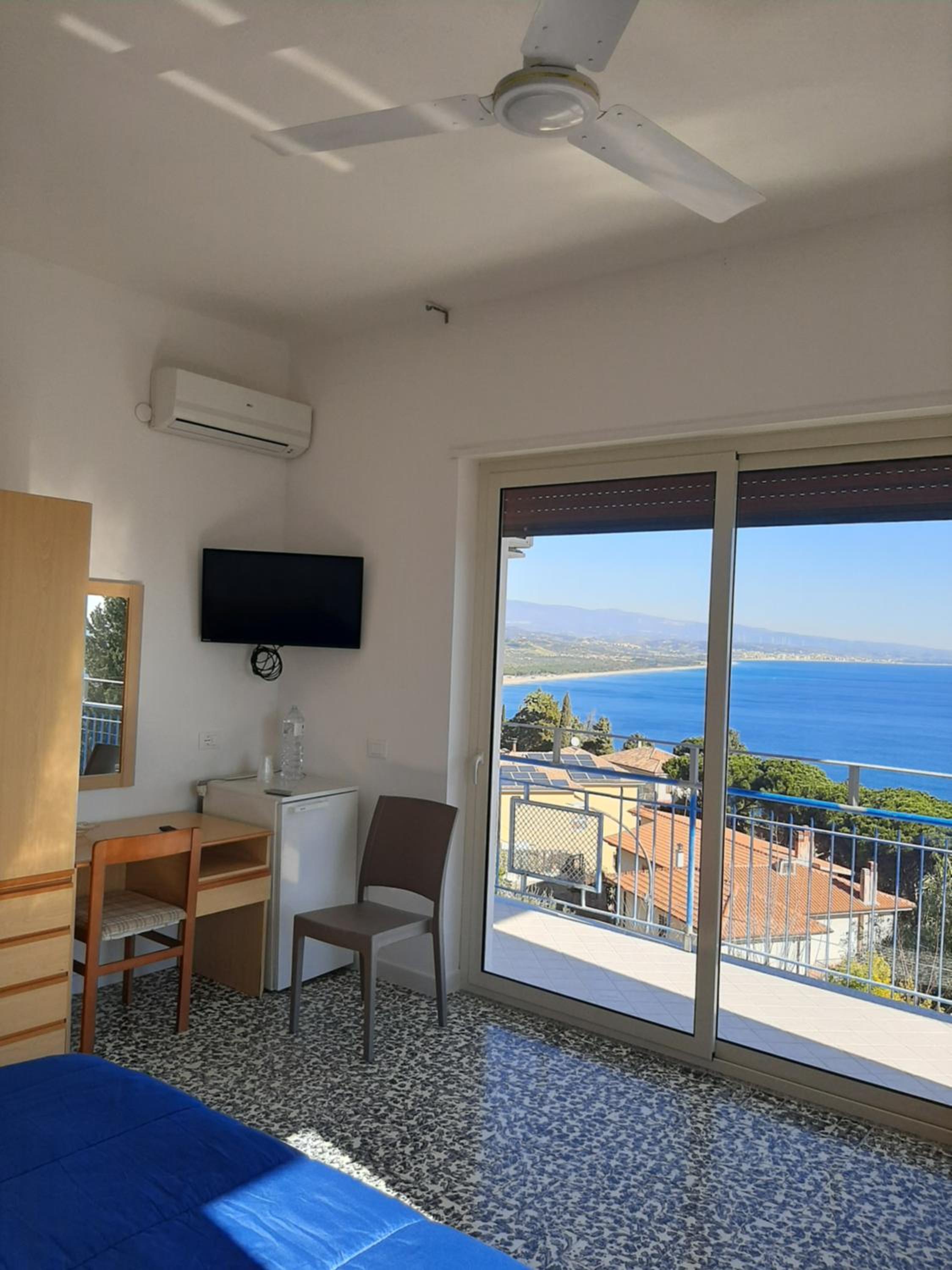 Quadruple Room with Sea View - Photo 1