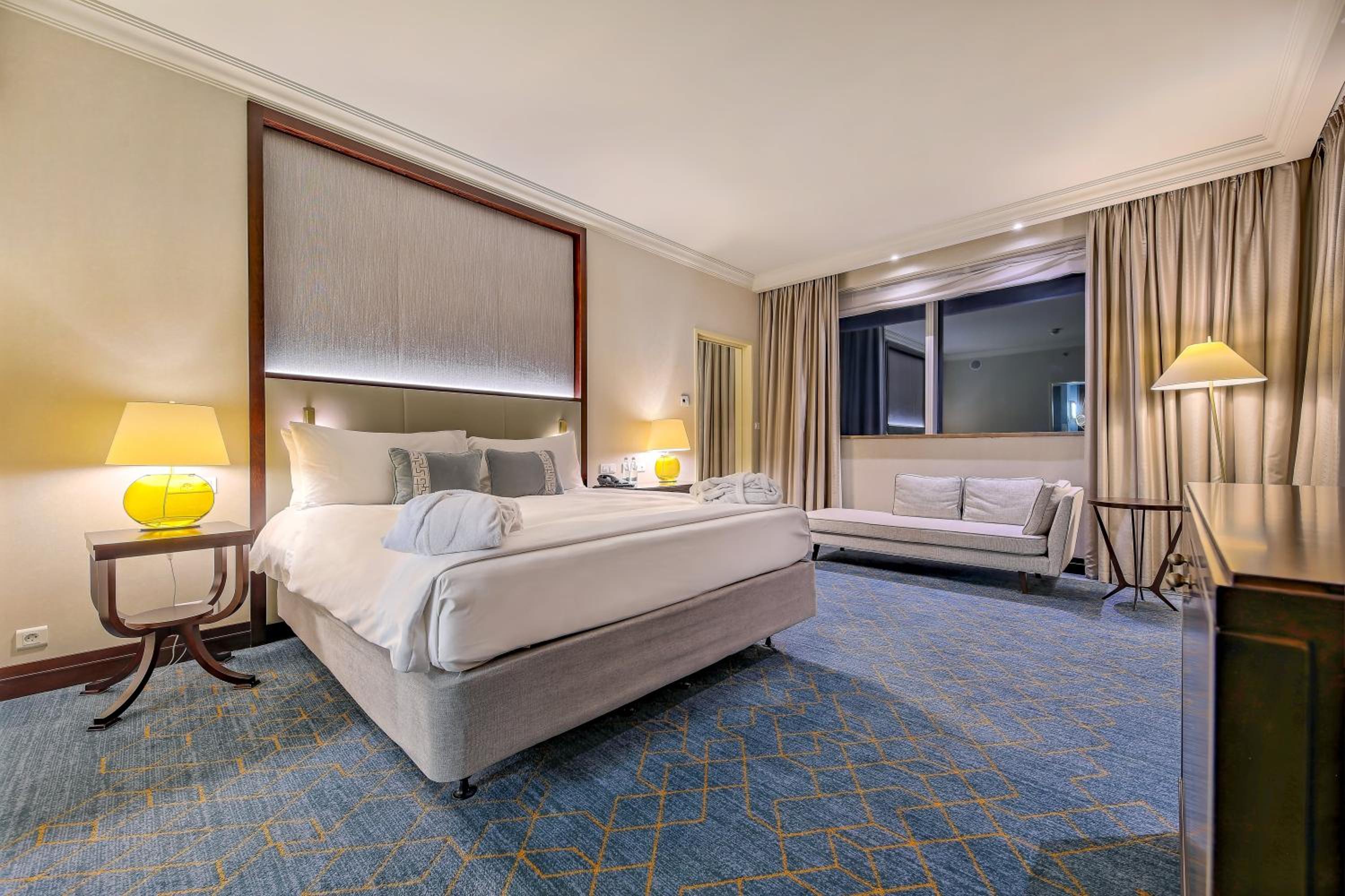One-Bedroom Suite - Photo 11