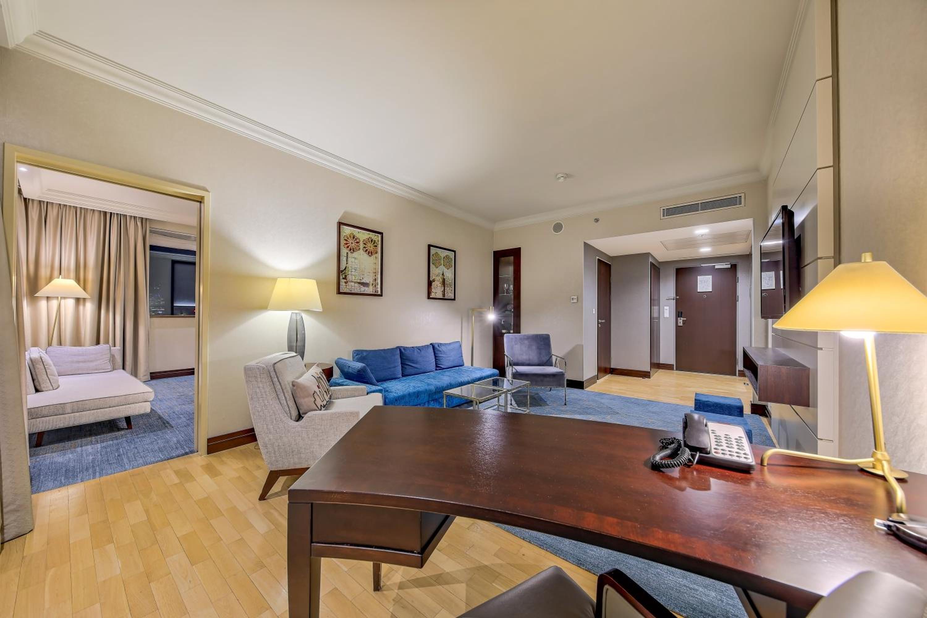One-Bedroom Suite - Photo 10