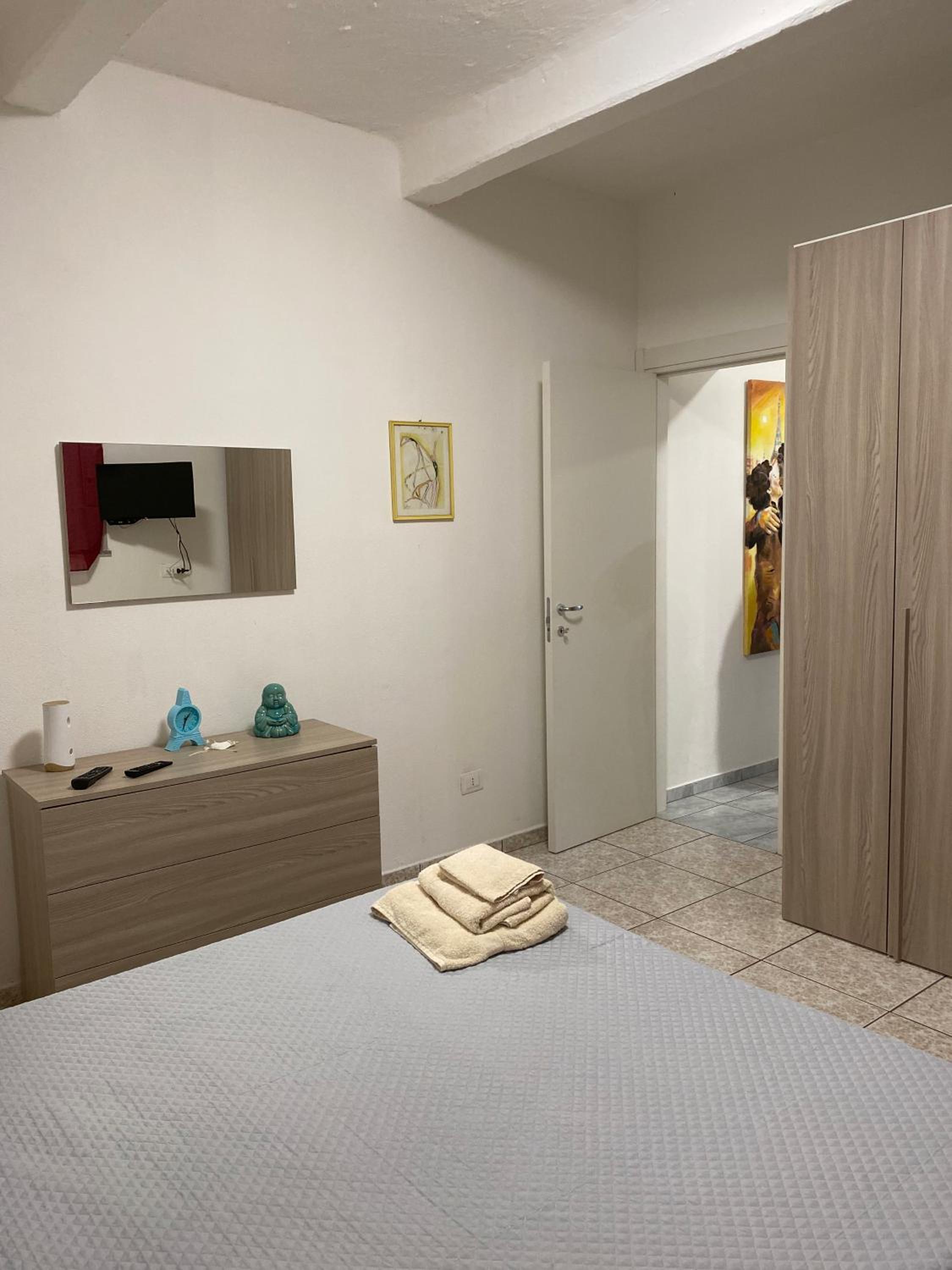One-Bedroom Apartment photo 2