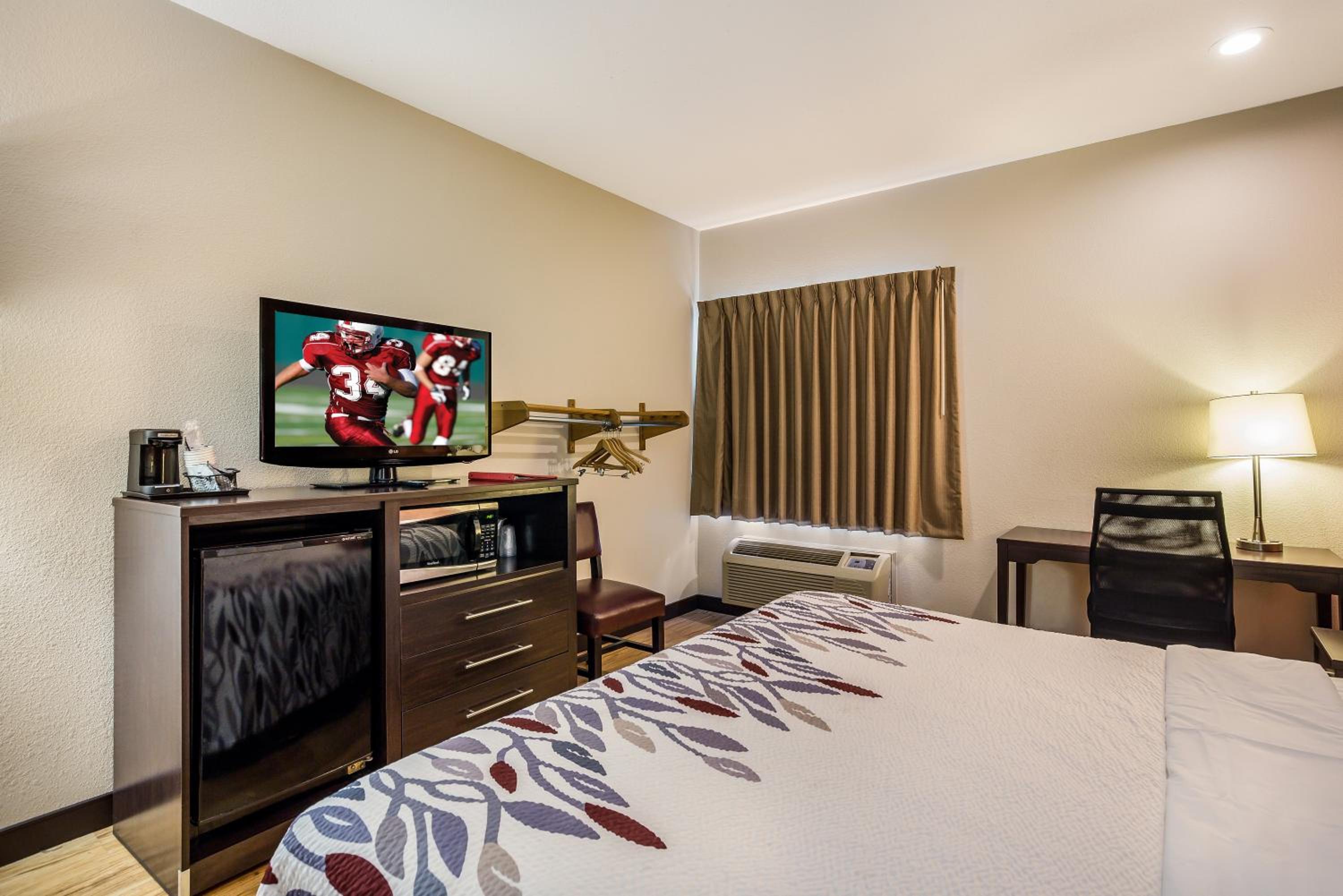 Deluxe King Room - Smoke Free - Photo 1
