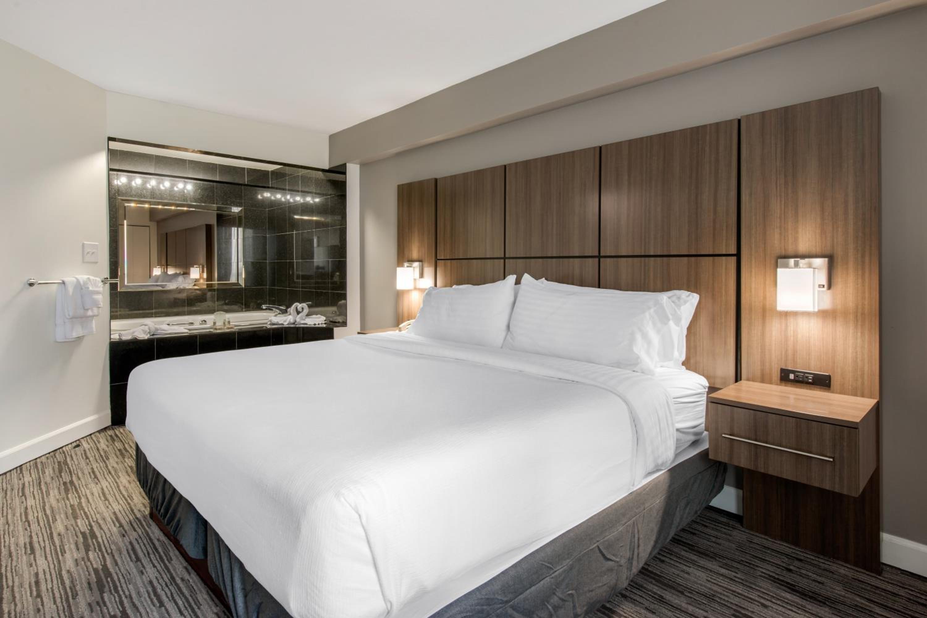 King Suite - Photo 6