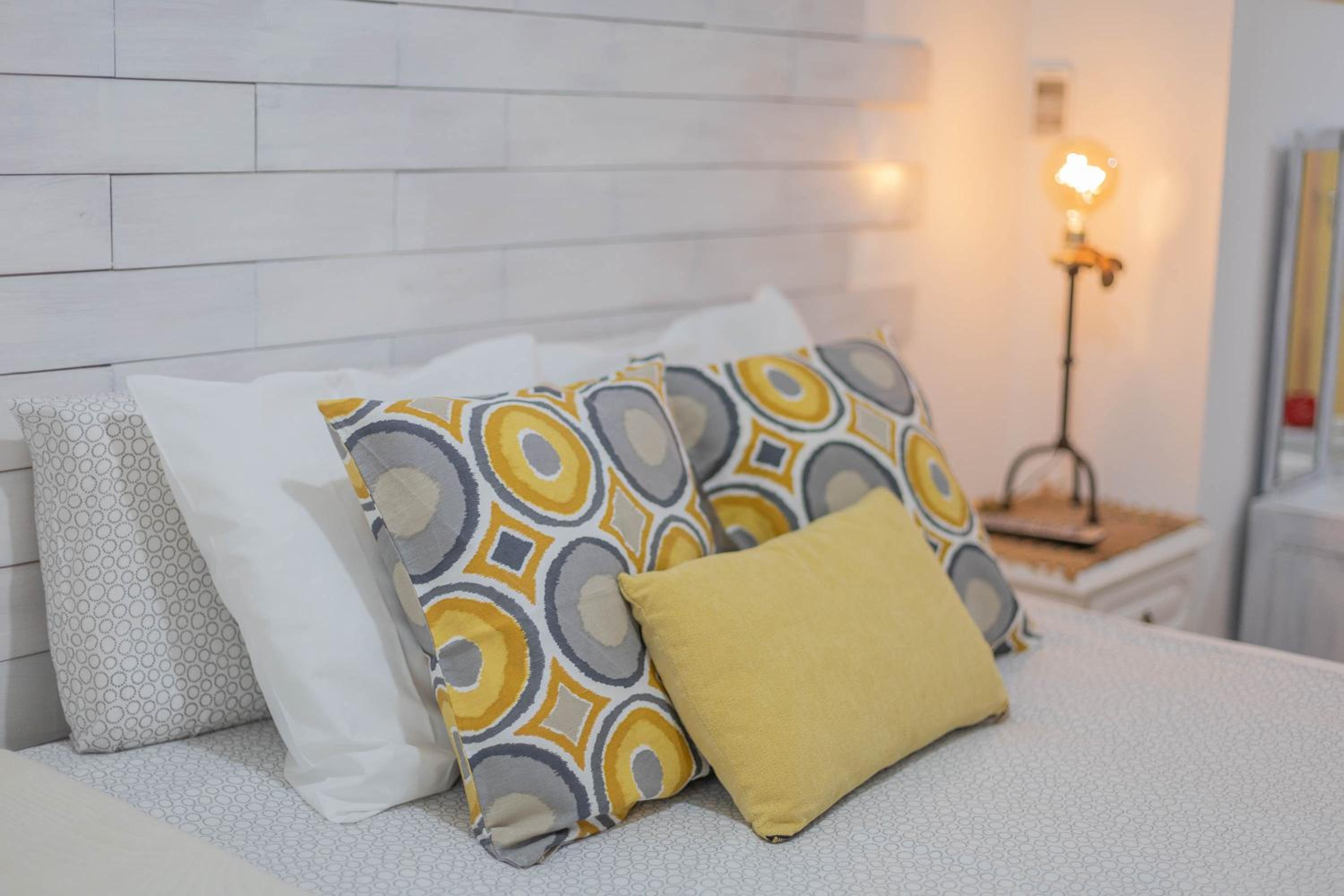 One-Bedroom Suite - Photo 8