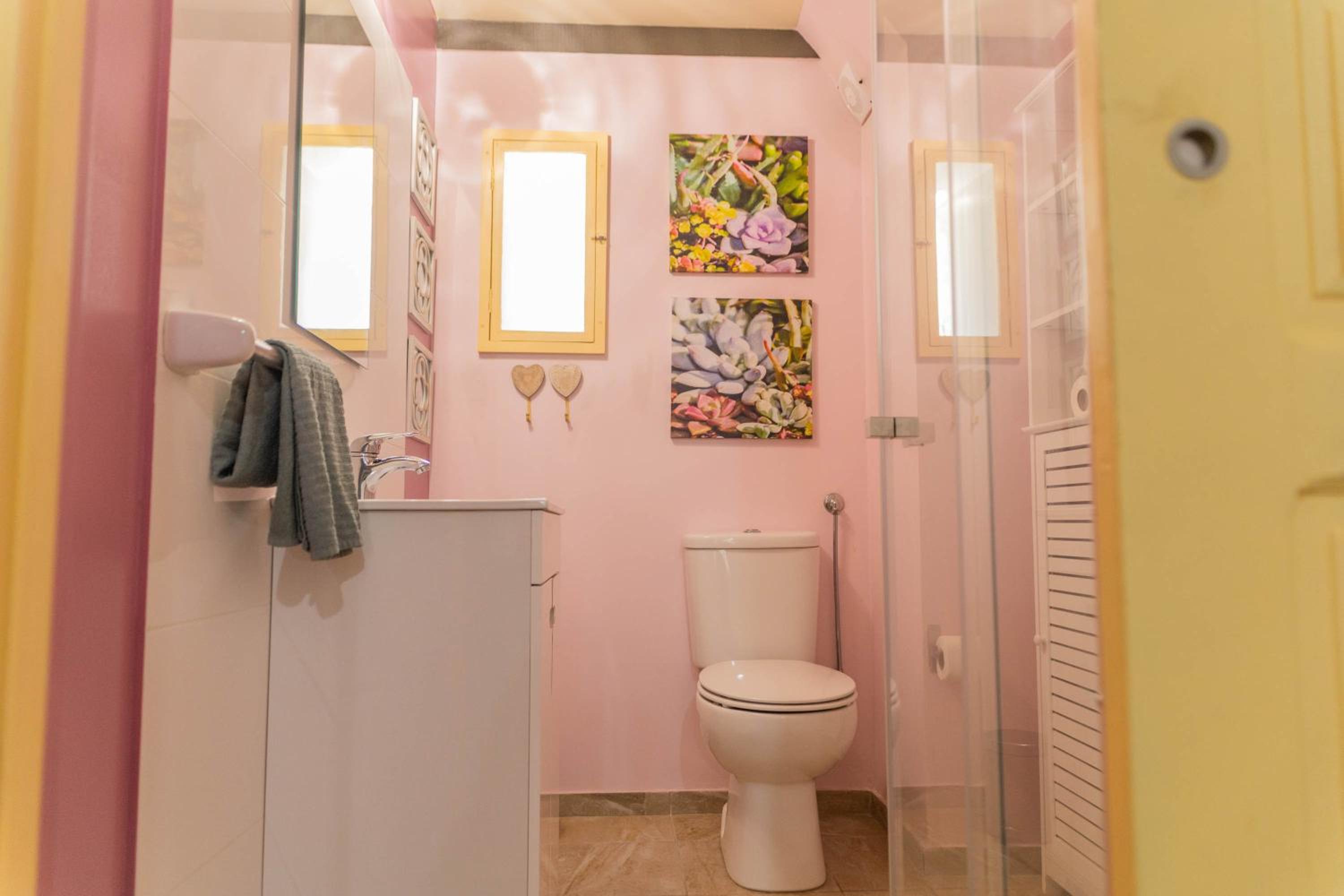 One-Bedroom Suite - Photo 2